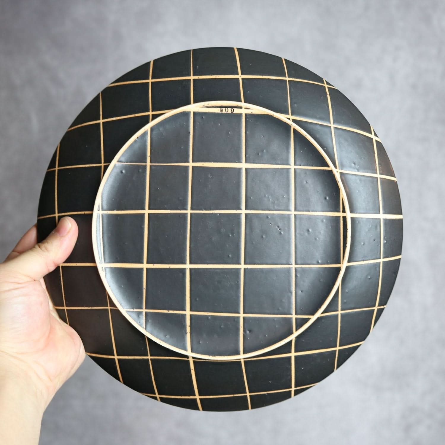 モノクロ皿 大 チェック柄 やちむん 陶器 陶factory509 やちむん 陶器.