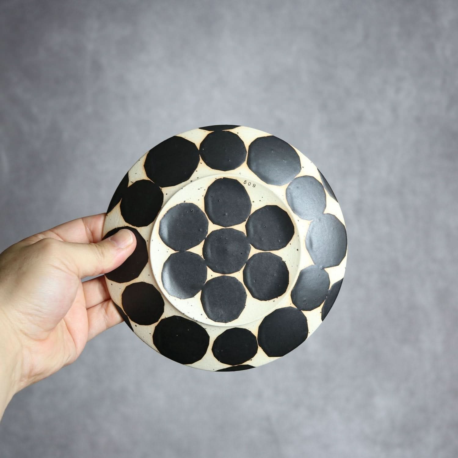 モノクロ皿 中 やちむん 陶器 陶factory509 やちむん 陶器.