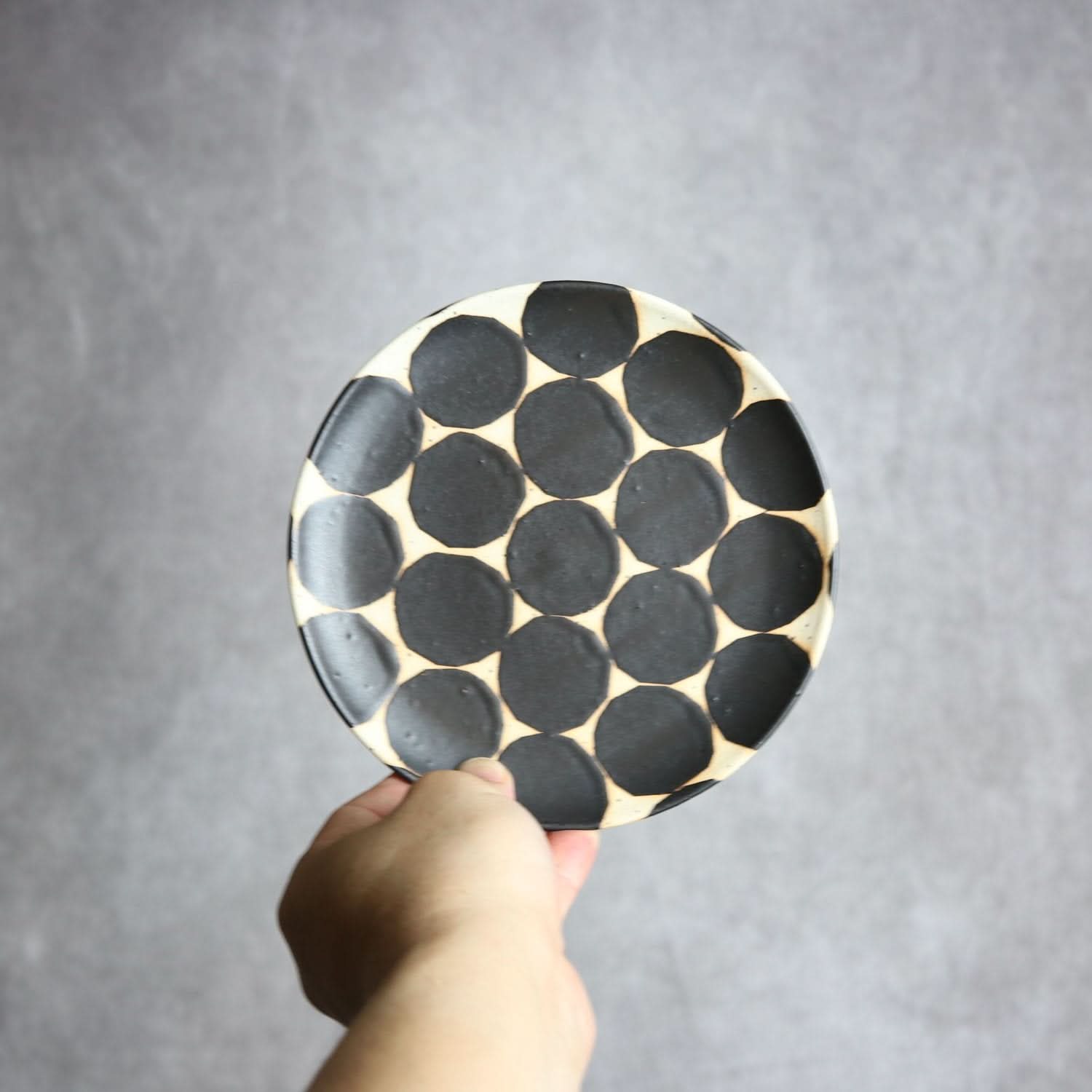 モノクロ皿 中 やちむん 陶器 陶factory509 やちむん 陶器.