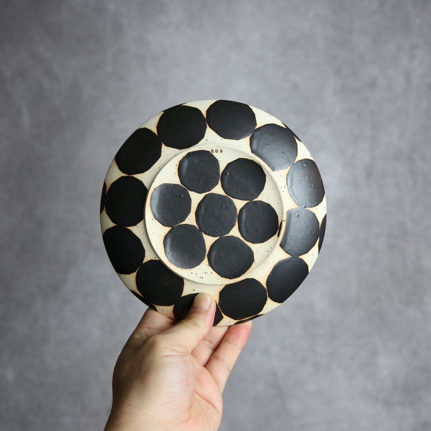 モノクロ皿 中 やちむん 陶器 陶factory509 やちむん 陶器.