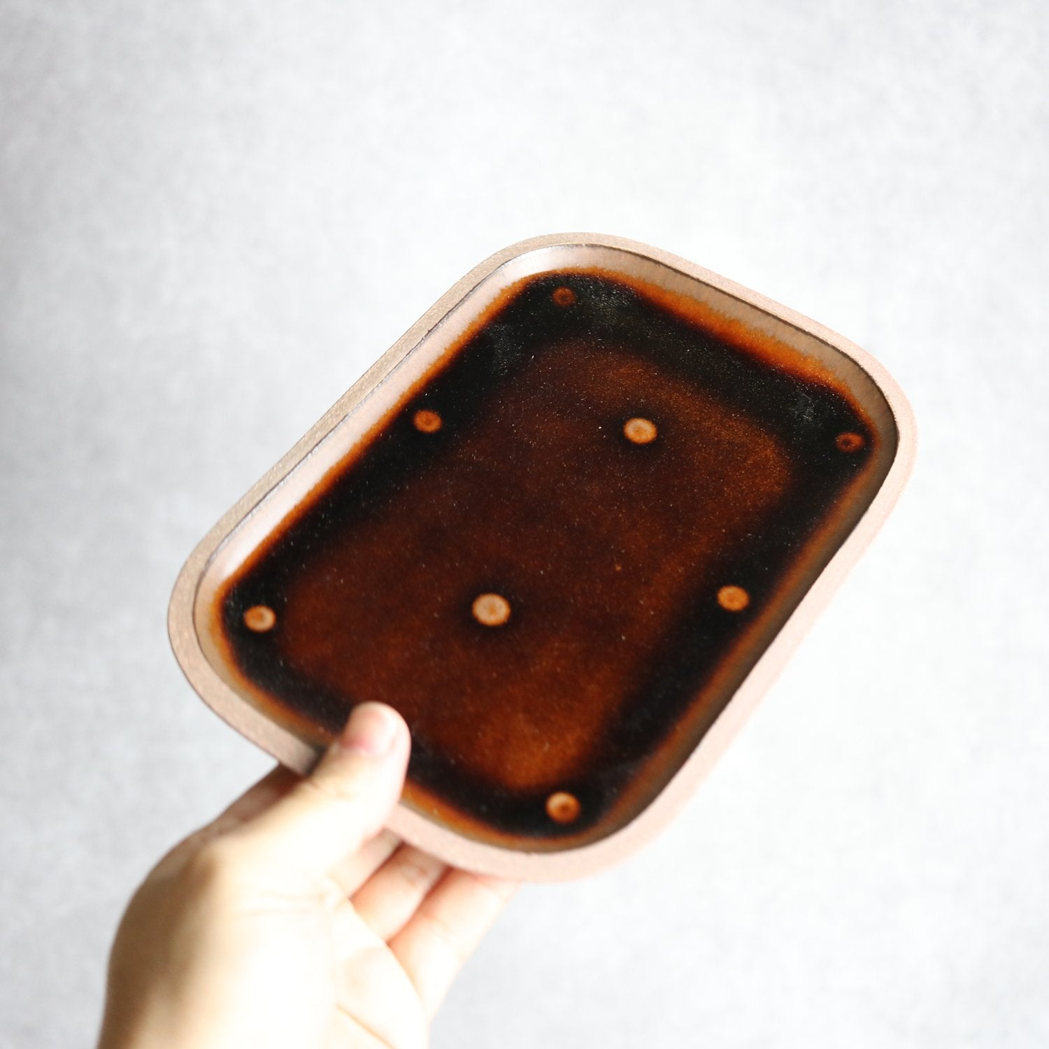 アメ(茶色)点いっちん 長角皿(中)