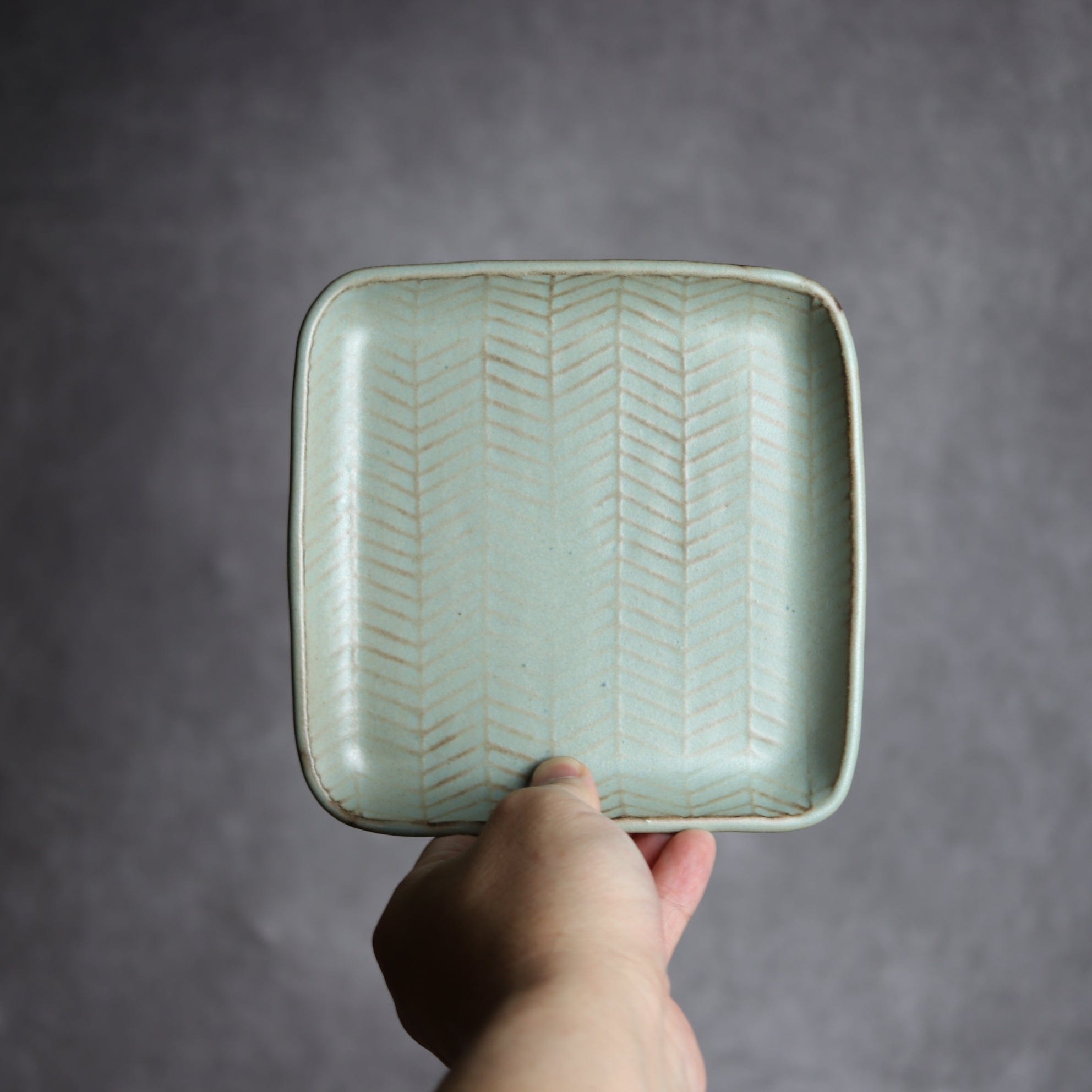 スクエアプレート1 アンティークブルー ヘリンボーン柄 やちむん 陶器 cerca やちむん 陶器.