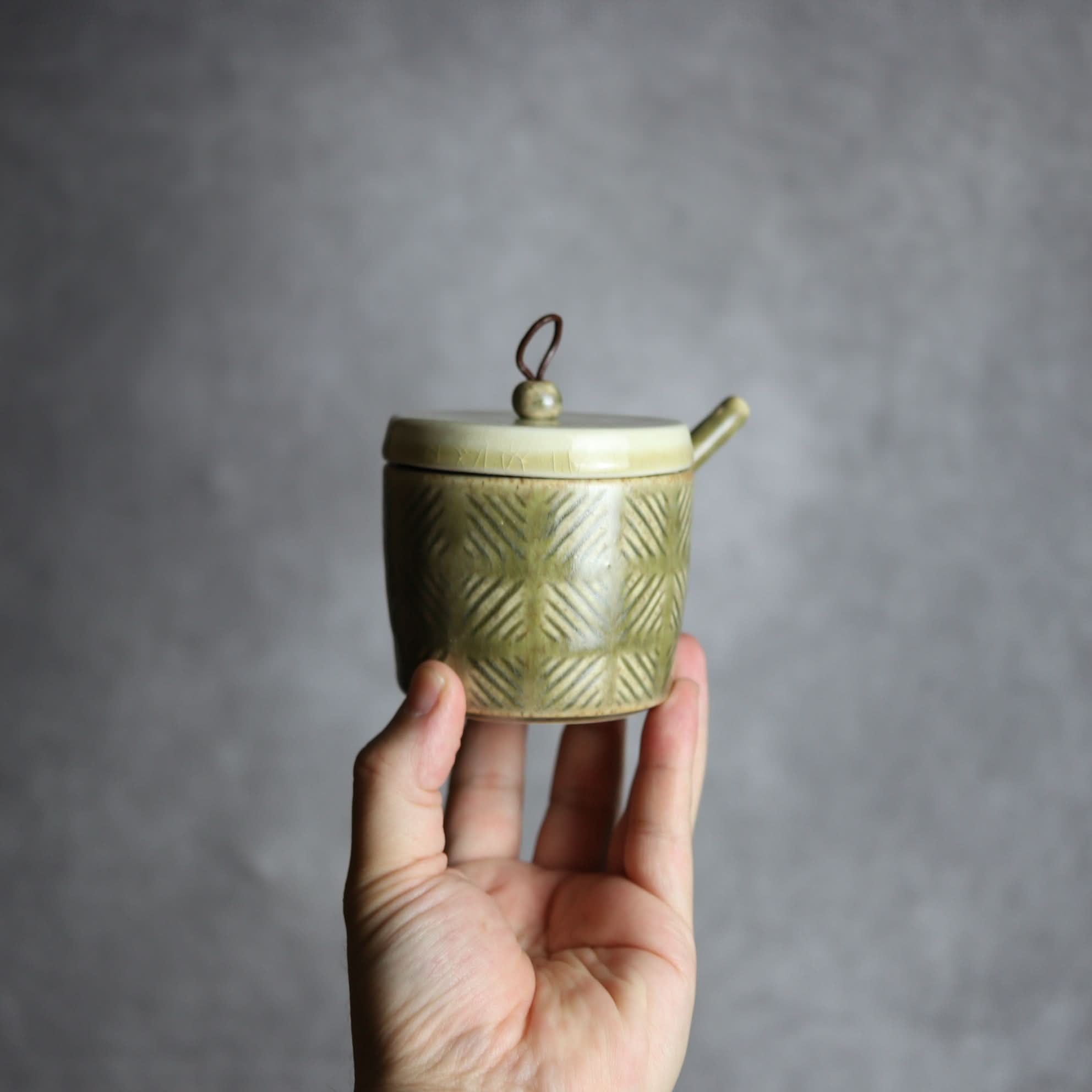 シュガーポット1 ツートン アイボリー オリーブグリーン やちむん 陶器 cerca やちむん 陶器.