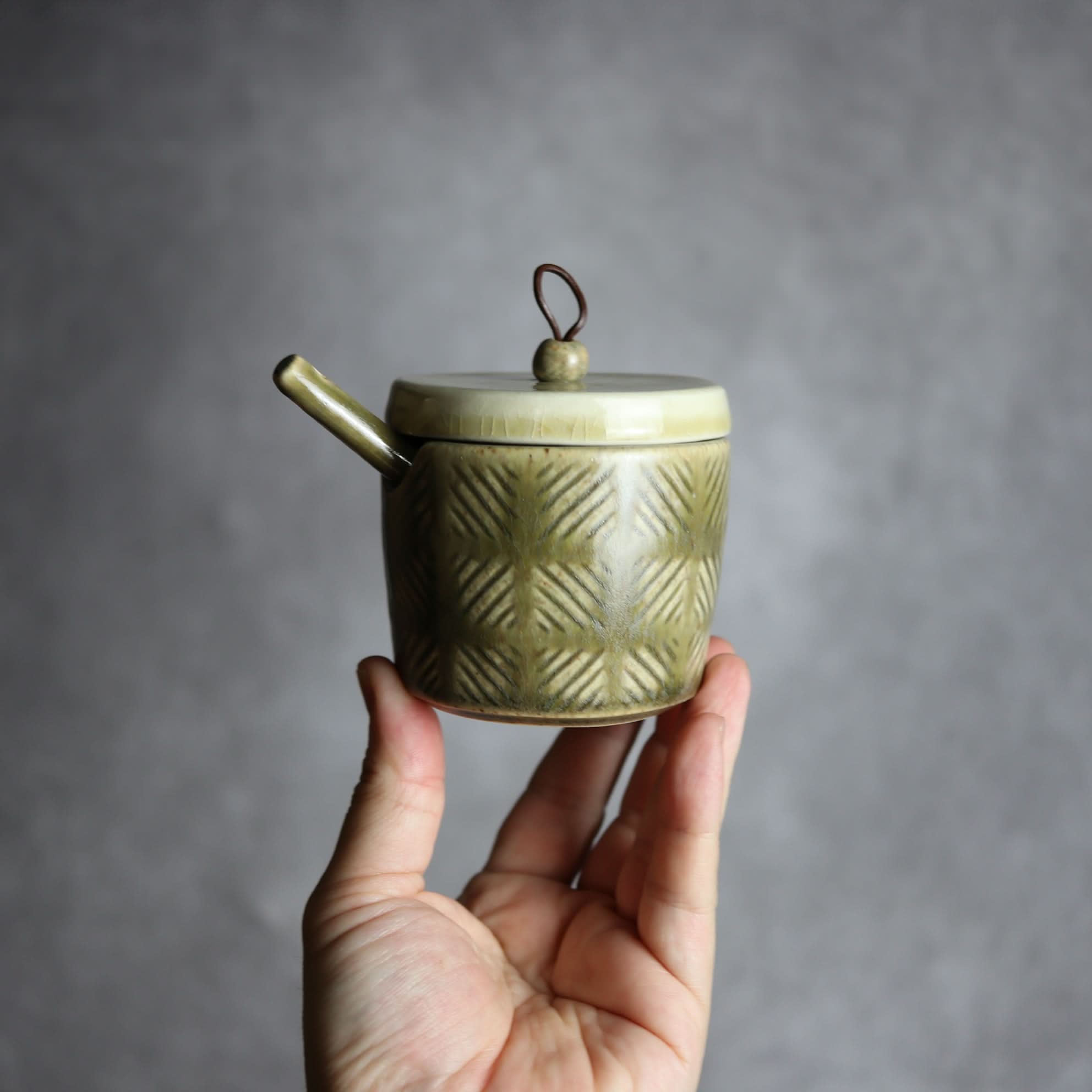 シュガーポット1 ツートン アイボリー オリーブグリーン やちむん 陶器 cerca やちむん 陶器.