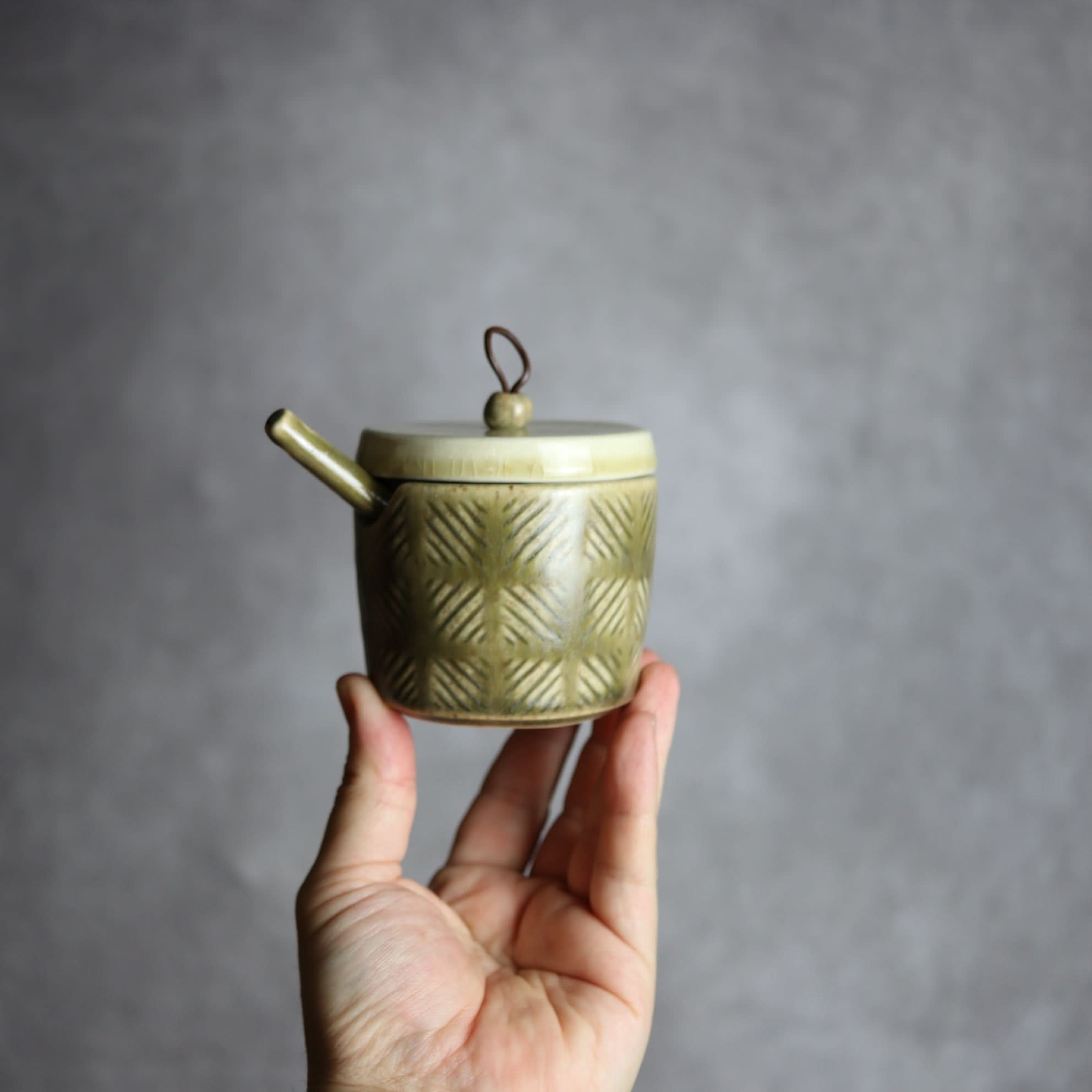 シュガーポット1 ツートン アイボリー オリーブグリーン やちむん 陶器 cerca やちむん 陶器.