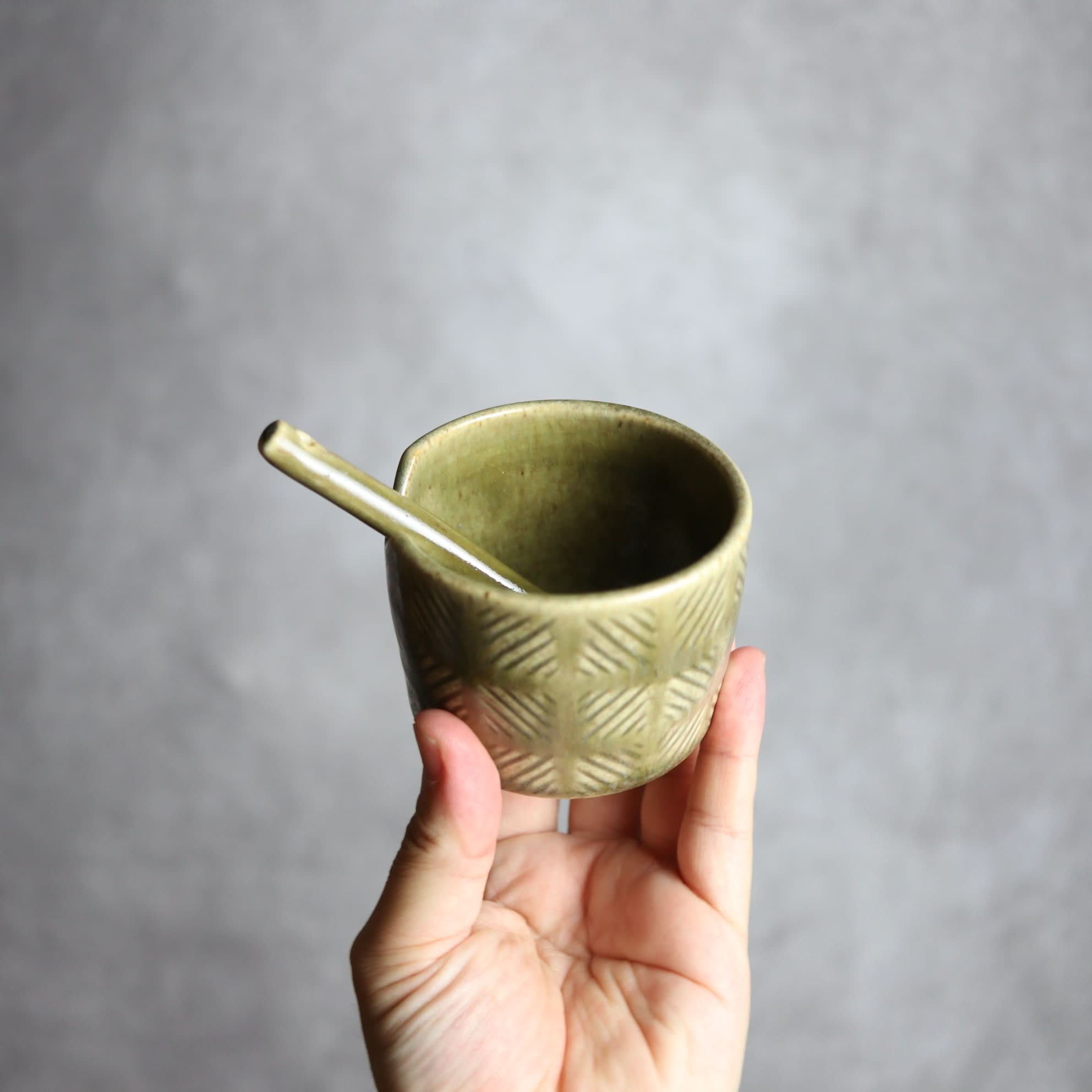 シュガーポット1 ツートン アイボリー オリーブグリーン やちむん 陶器 cerca やちむん 陶器.