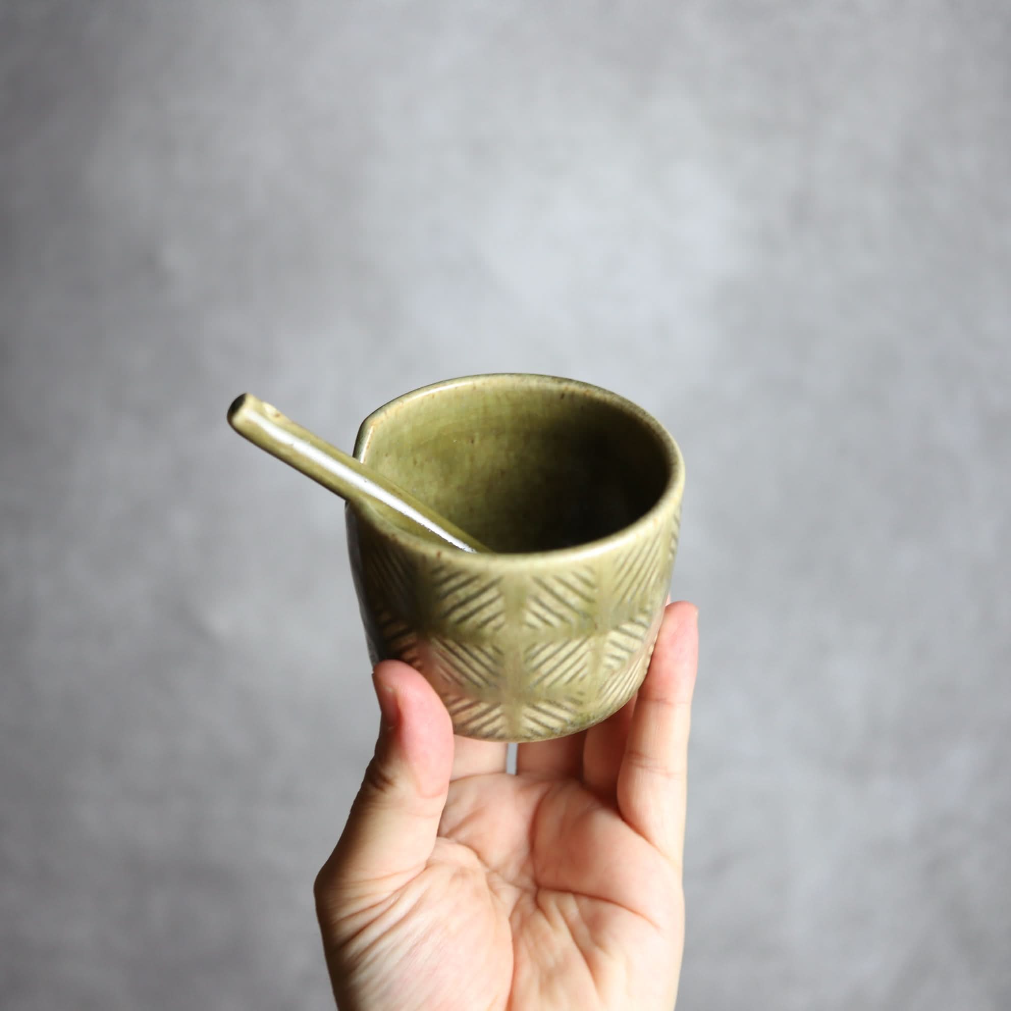 シュガーポット1 ツートン アイボリー オリーブグリーン やちむん 陶器 cerca やちむん 陶器.