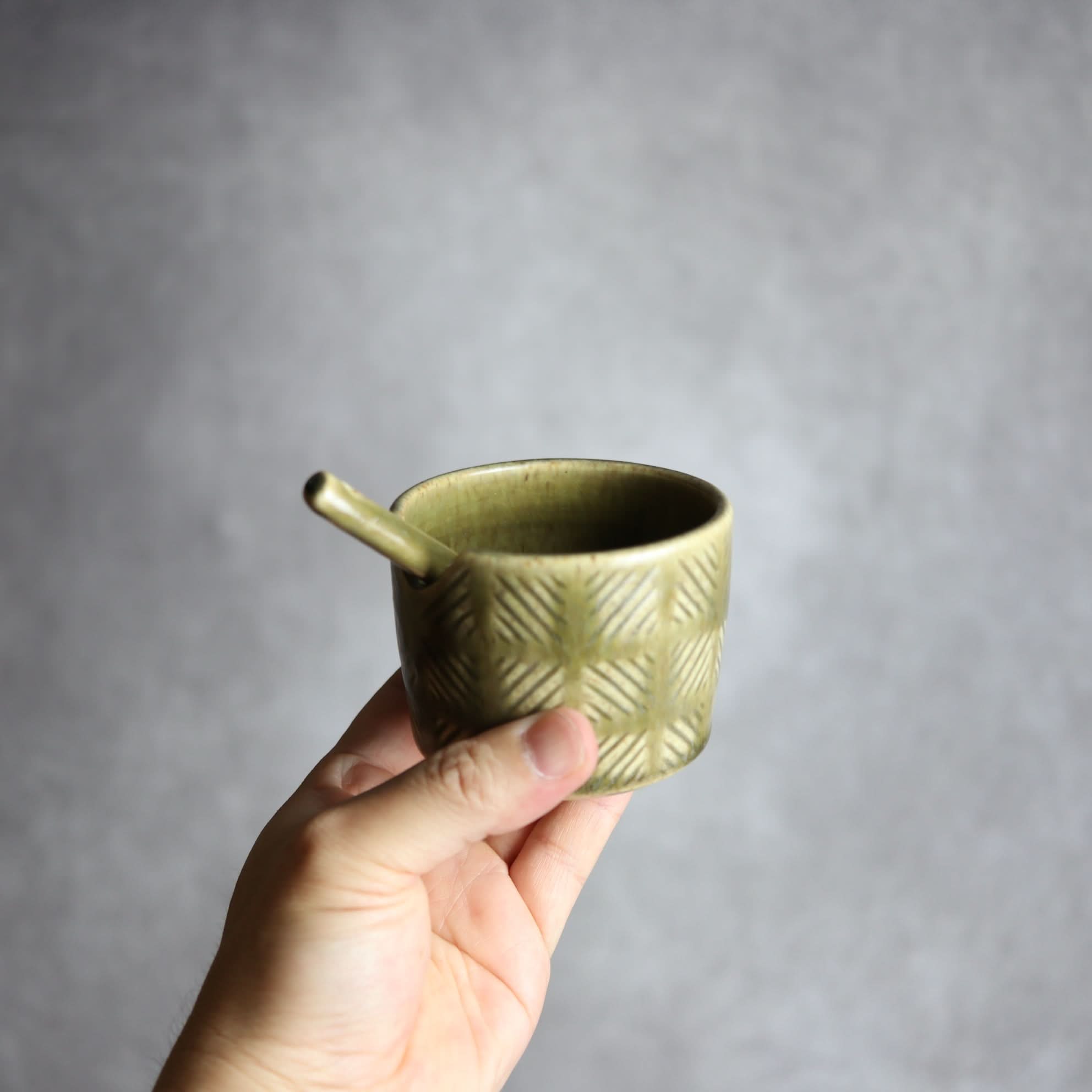 シュガーポット1 ツートン アイボリー オリーブグリーン やちむん 陶器 cerca やちむん 陶器.