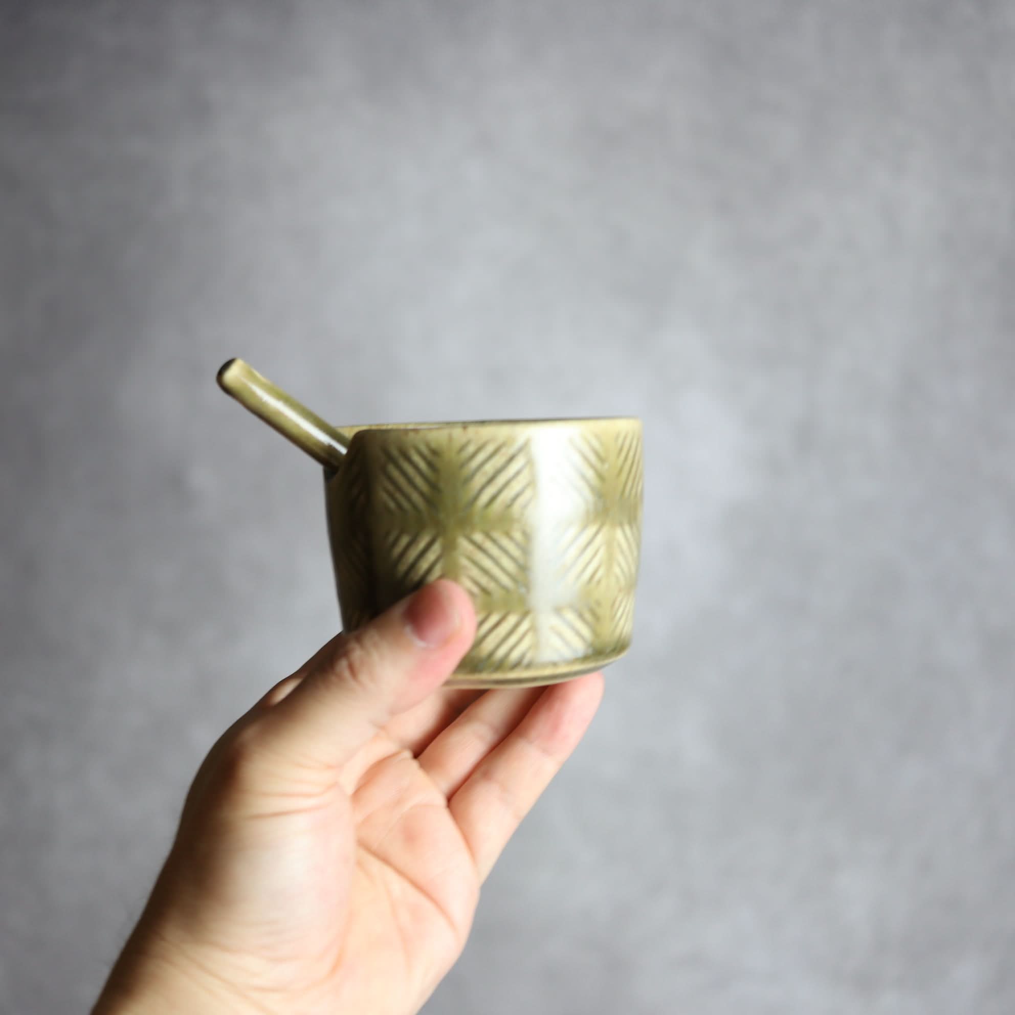 シュガーポット1 ツートン アイボリー オリーブグリーン やちむん 陶器 cerca やちむん 陶器.