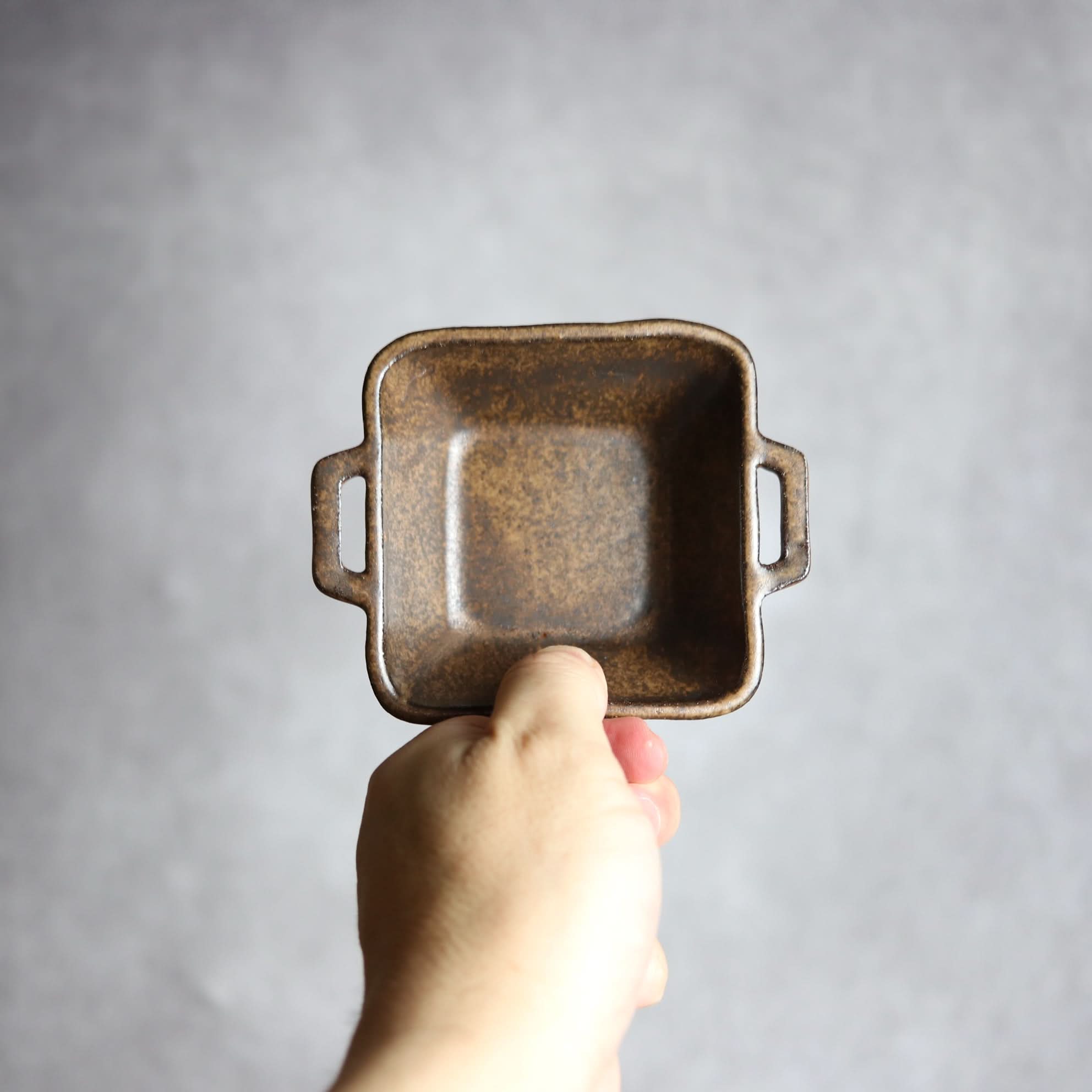 豆角鉢1 ダークブラウン 把手付 やちむん 陶器 cerca やちむん 陶器.