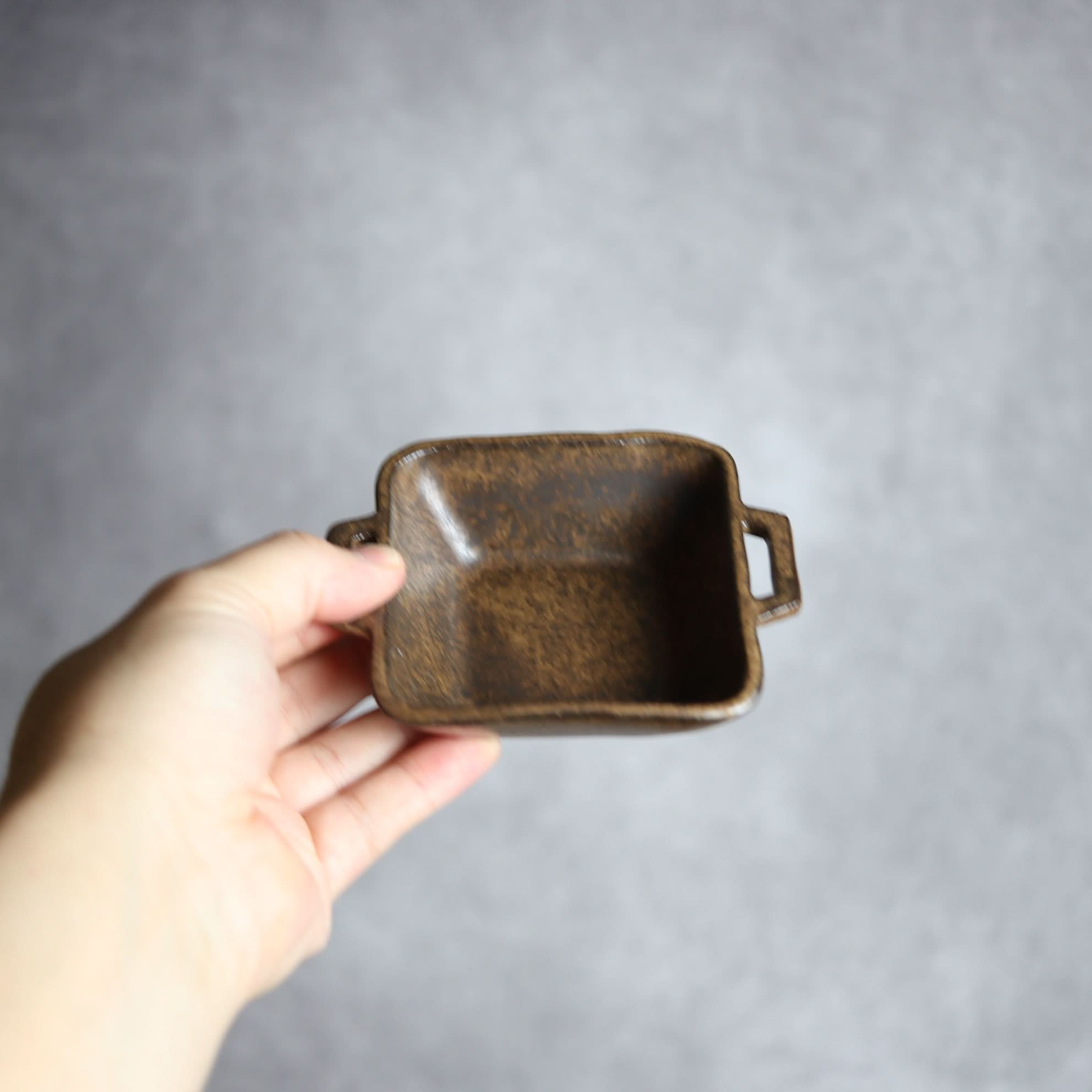 豆角鉢1 ダークブラウン 把手付 やちむん 陶器 cerca やちむん 陶器.