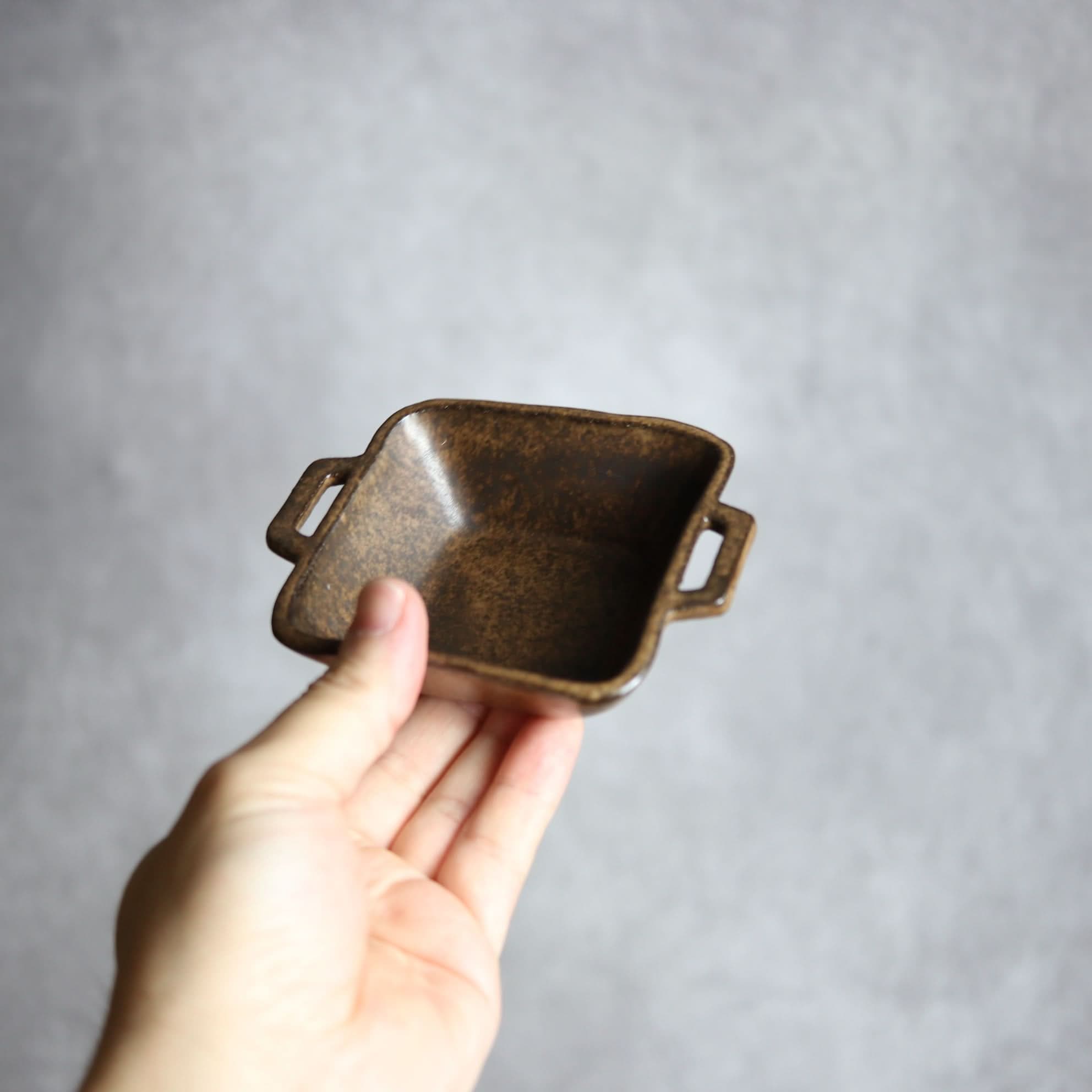 豆角鉢1 ダークブラウン 把手付 やちむん 陶器 cerca やちむん 陶器.