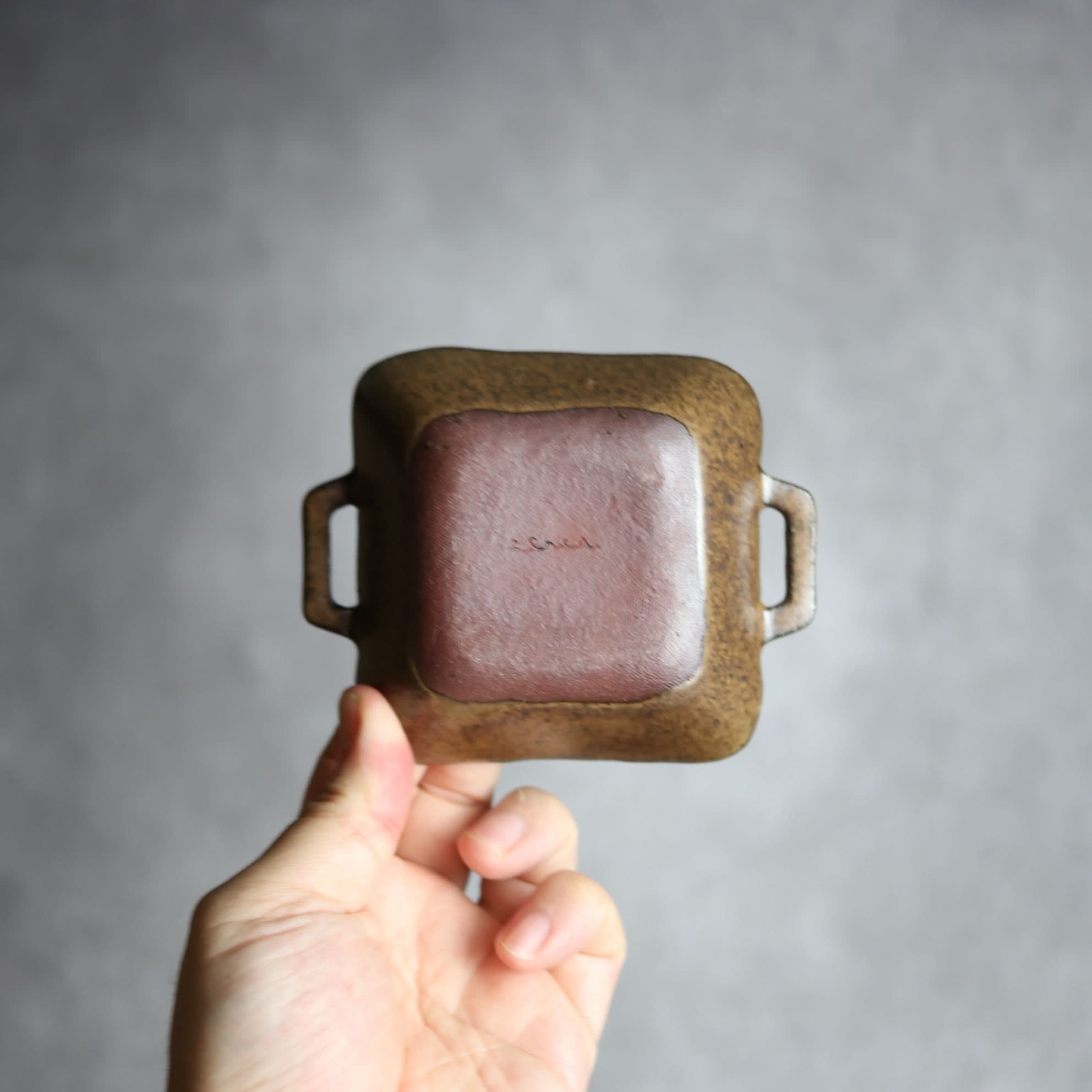 豆角鉢1 ダークブラウン 把手付 やちむん 陶器 cerca やちむん 陶器.