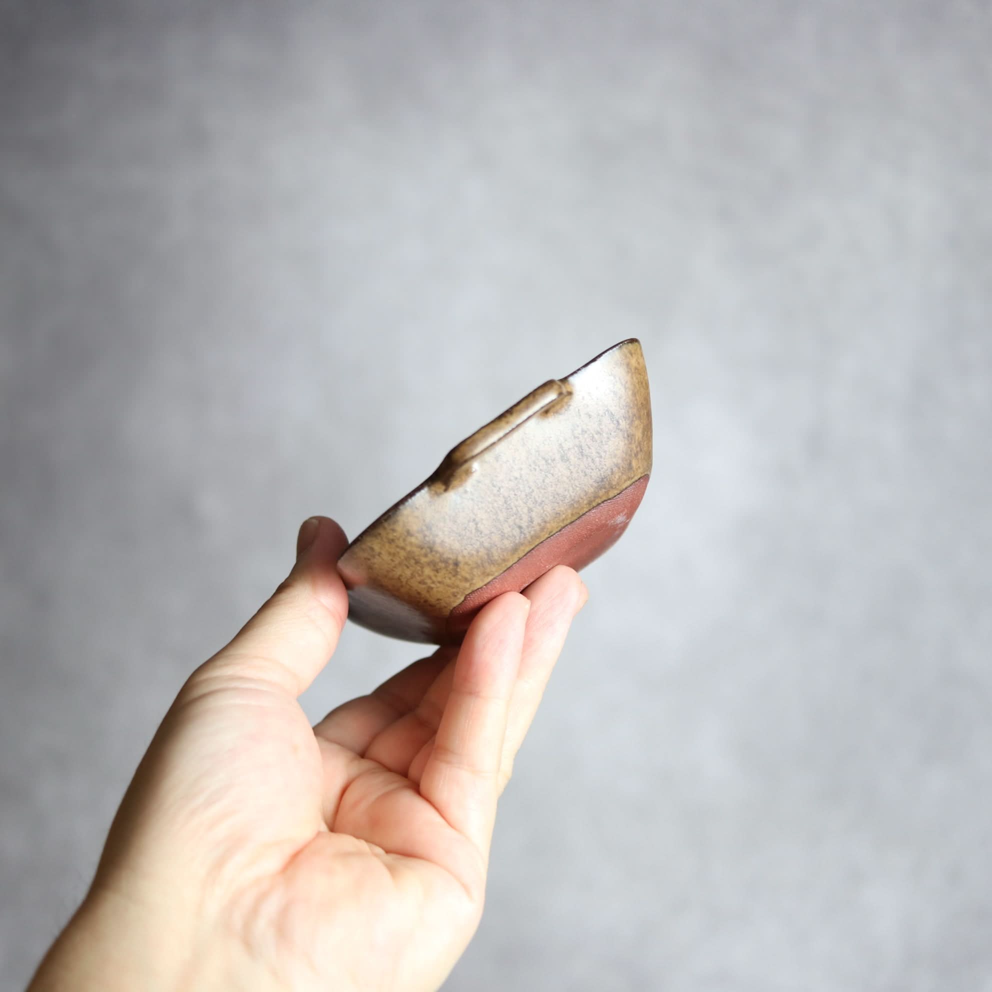 豆角鉢2 ダークブラウン 把手付 やちむん 陶器 cerca やちむん 陶器.