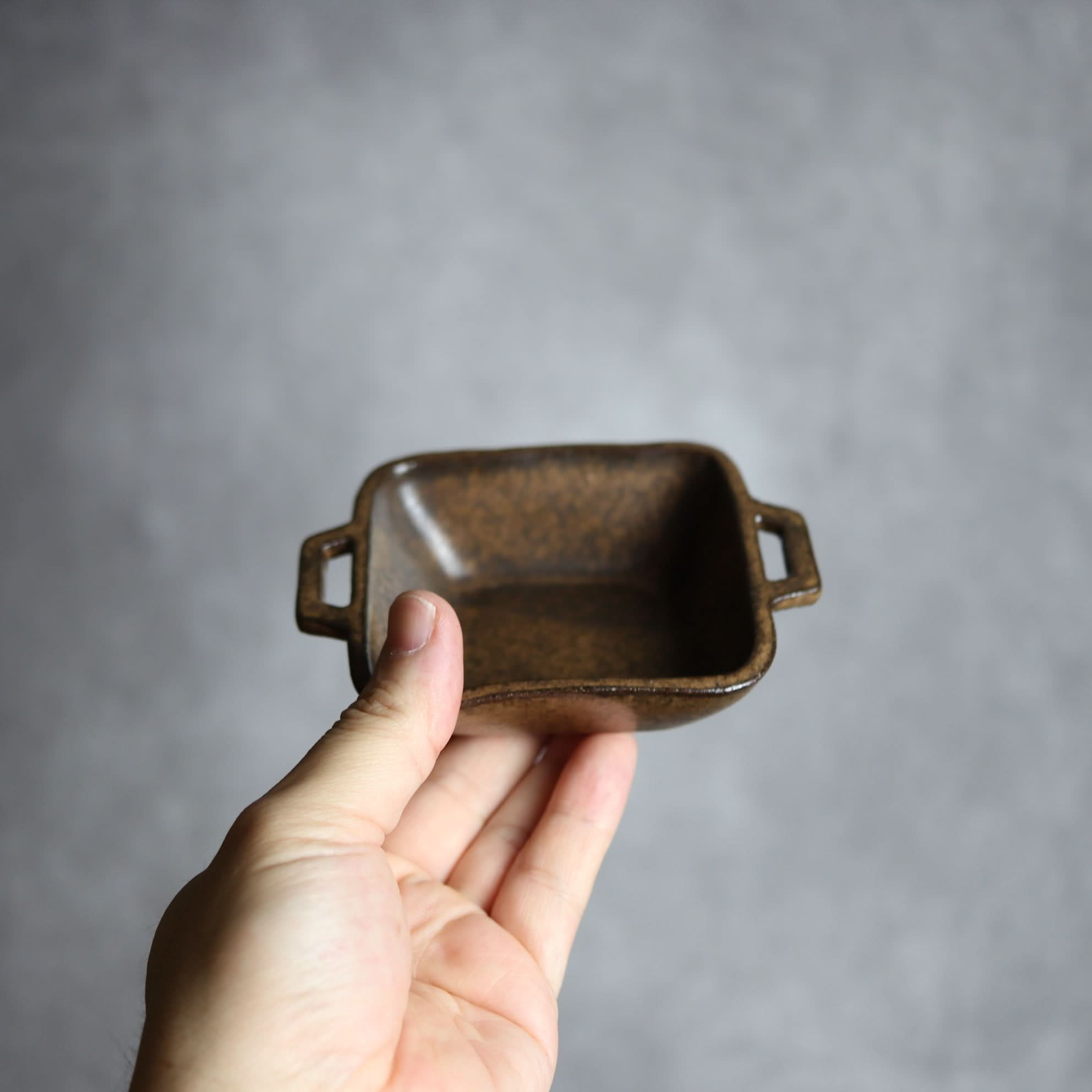 豆角鉢2 ダークブラウン 把手付 やちむん 陶器 cerca やちむん 陶器.