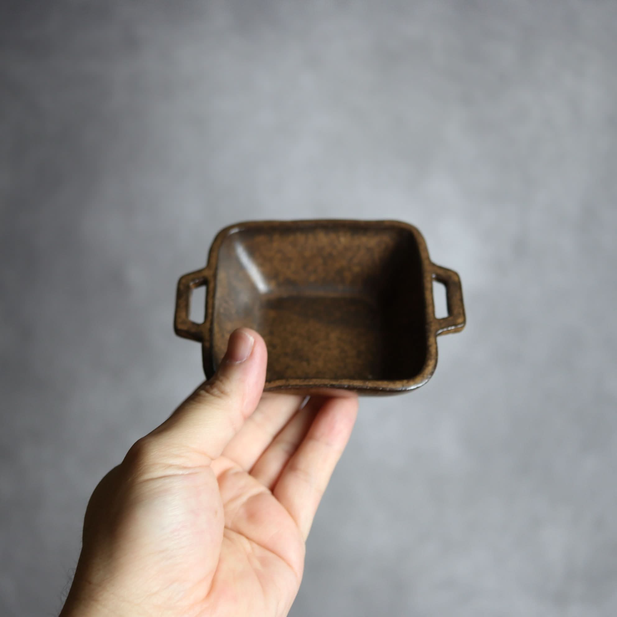 豆角鉢2 ダークブラウン 把手付 やちむん 陶器 cerca やちむん 陶器.