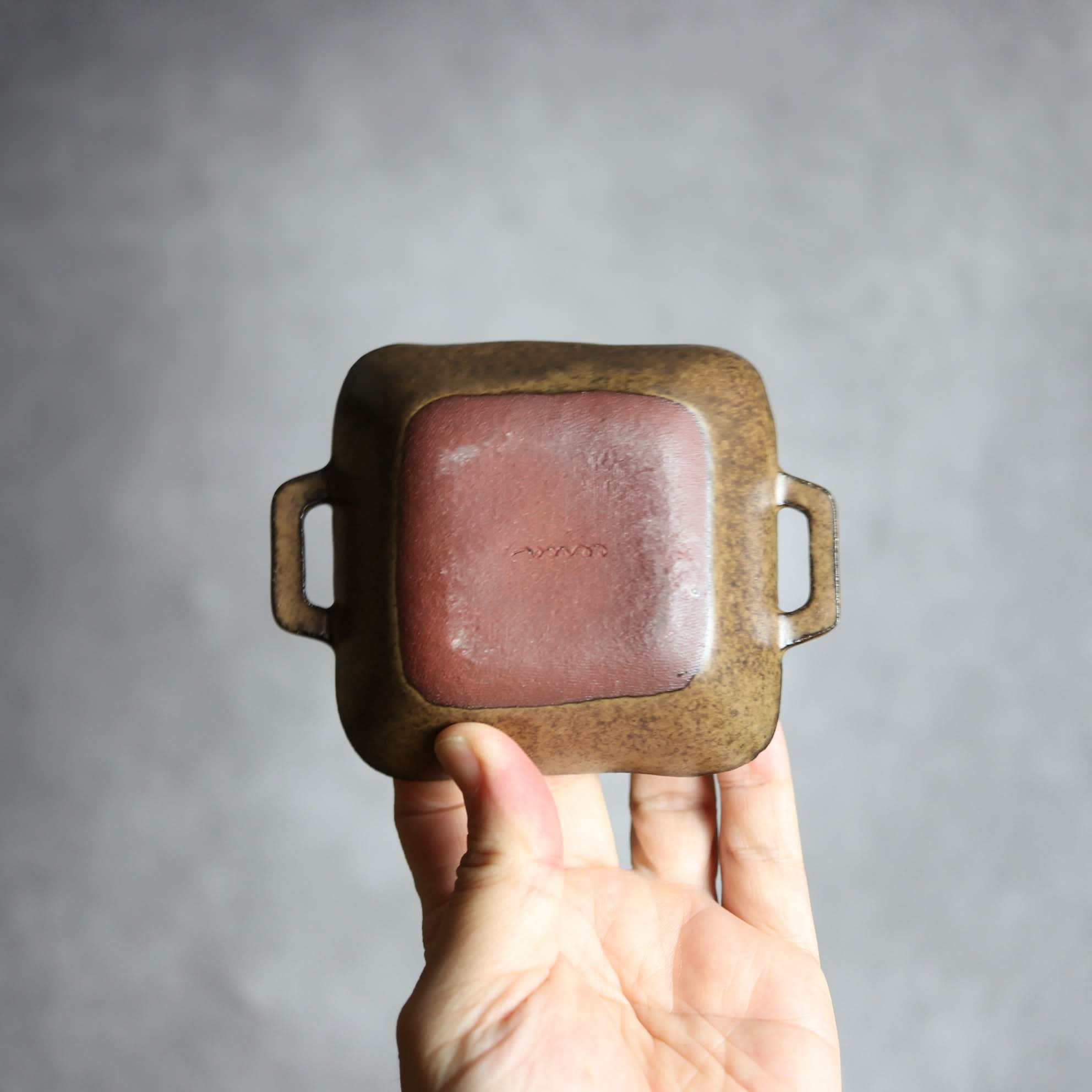 豆角鉢2 ダークブラウン 把手付 やちむん 陶器 cerca やちむん 陶器.