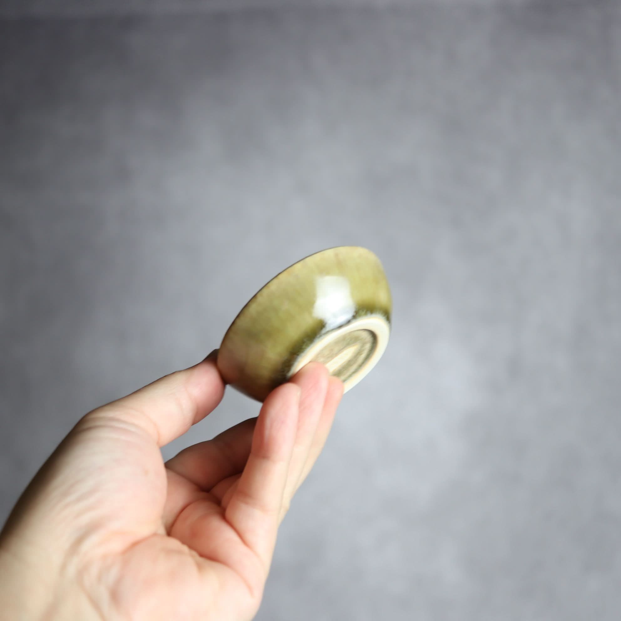 豆鉢1 オリーブグリーン 花口縁 やちむん 陶器 cerca やちむん 陶器.