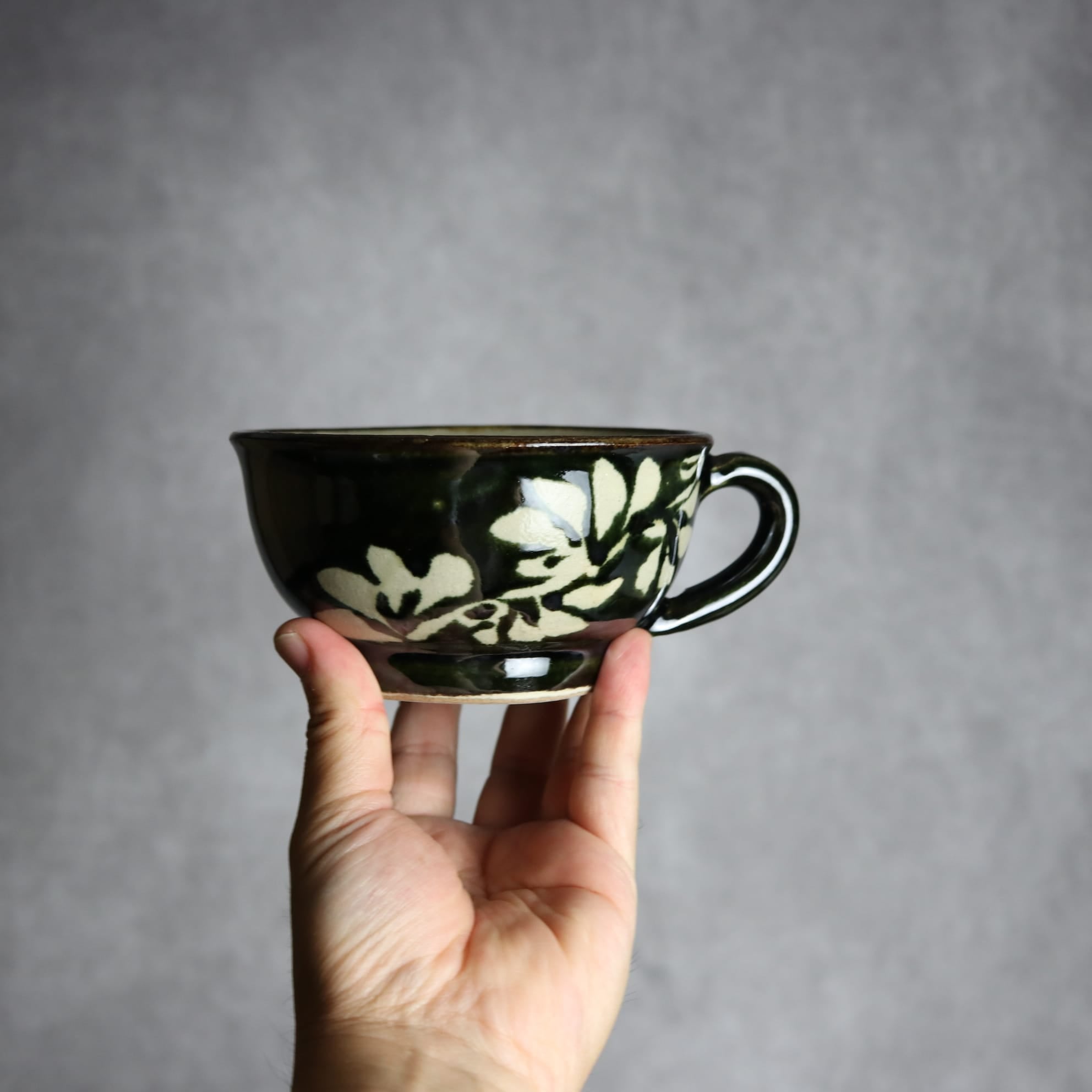 スープカップ 呉須釉 蝋抜 菊紋唐草 やちむん 陶器 真南風工房