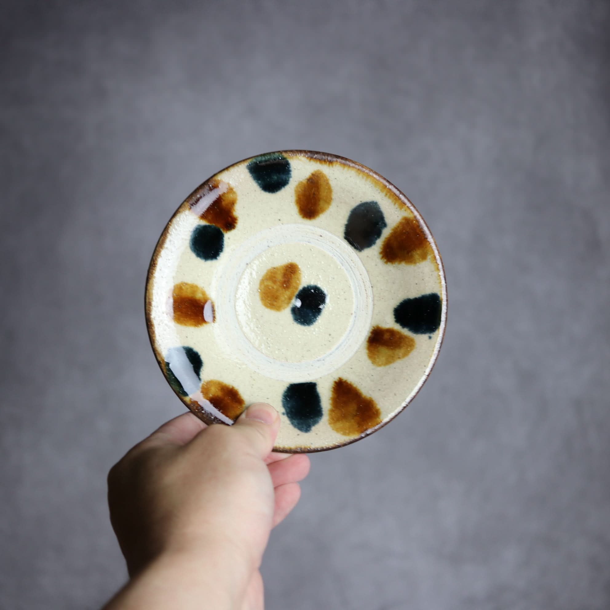 4.5寸皿1 飴 呉須釉 点打 やちむん 陶器 北窯 松田共司工房 やちむん 陶器.