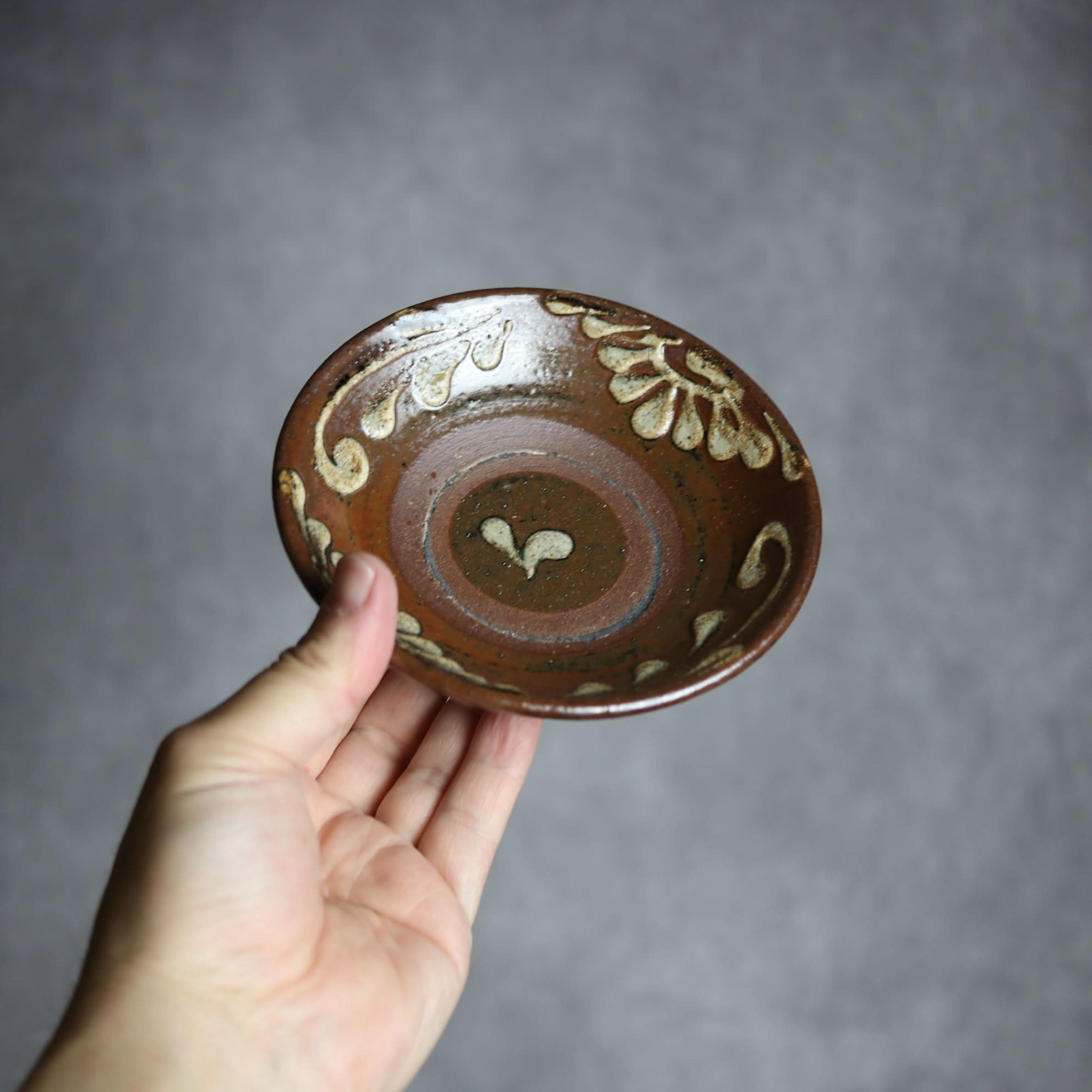 4寸皿1 イッチン 菊唐草 やちむん 陶器 北窯 松田共司工房 やちむん 陶器.