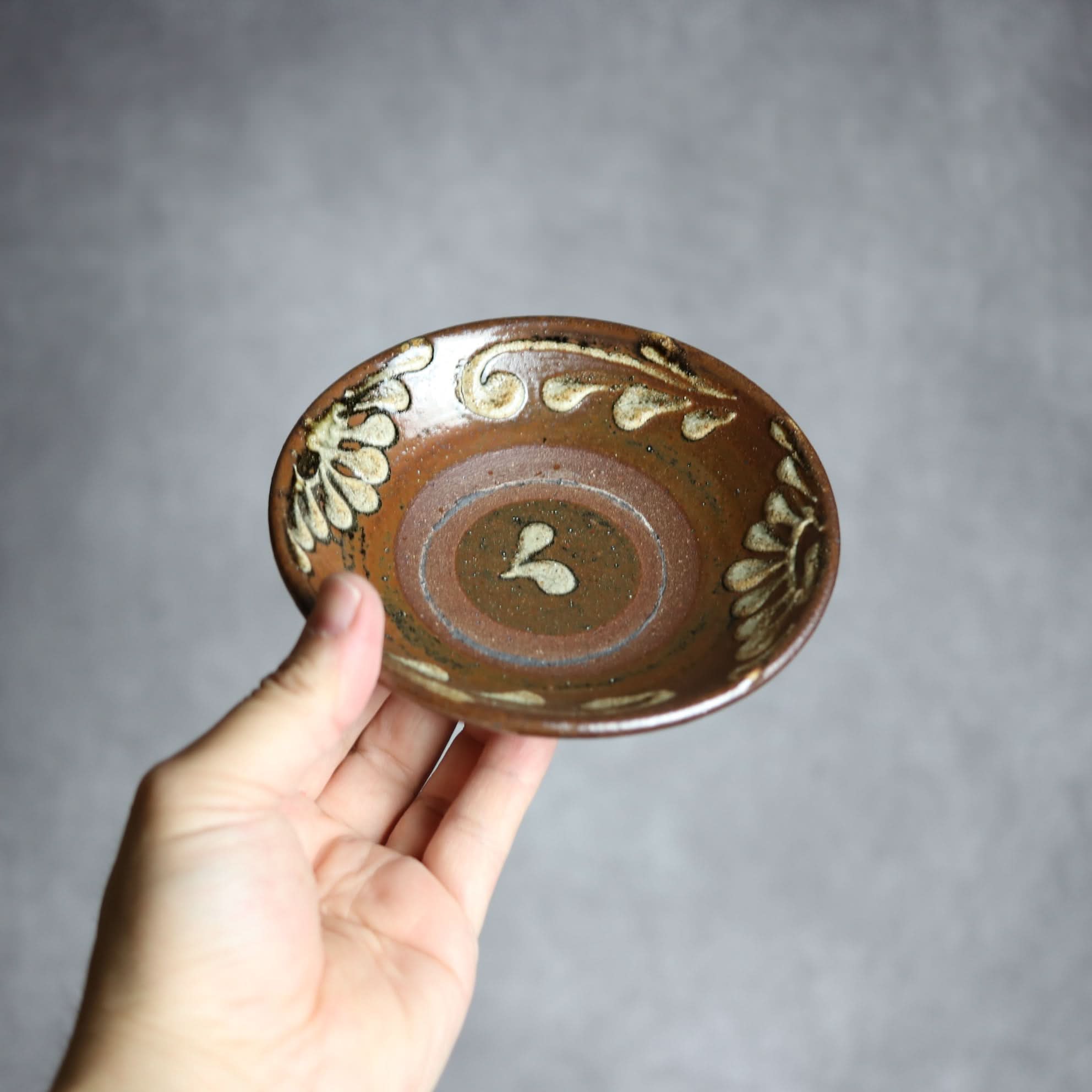 4寸皿1 イッチン 菊唐草 やちむん 陶器 北窯 松田共司工房 やちむん 陶器.