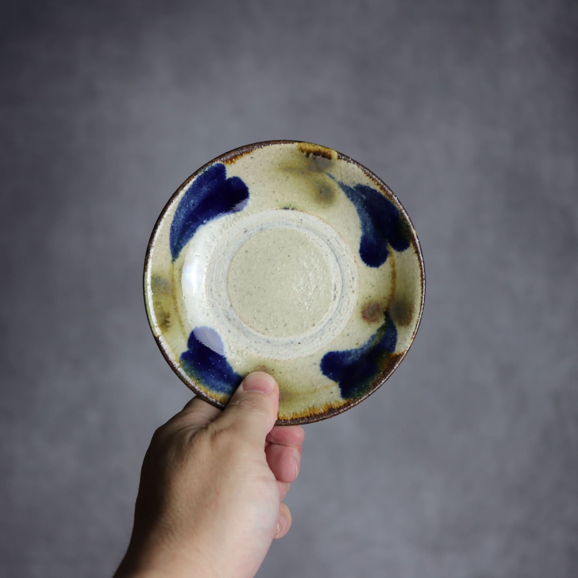 4寸皿1 呉須 緑釉 双葉紋 やちむん 陶器 北窯 松田共司工房 やちむん 陶器.