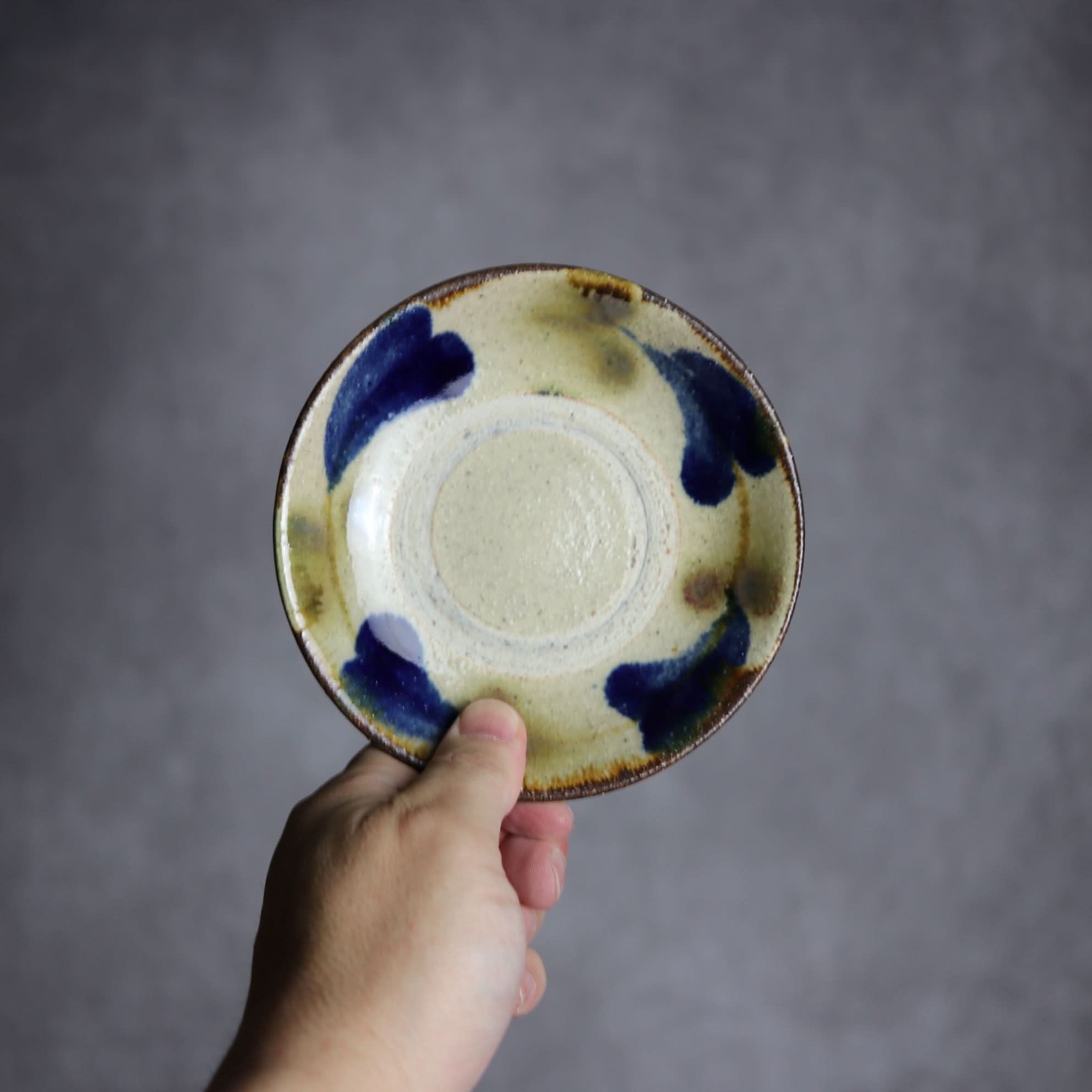 4寸皿1 呉須 緑釉 双葉紋 やちむん 陶器 北窯 松田共司工房 やちむん 陶器.