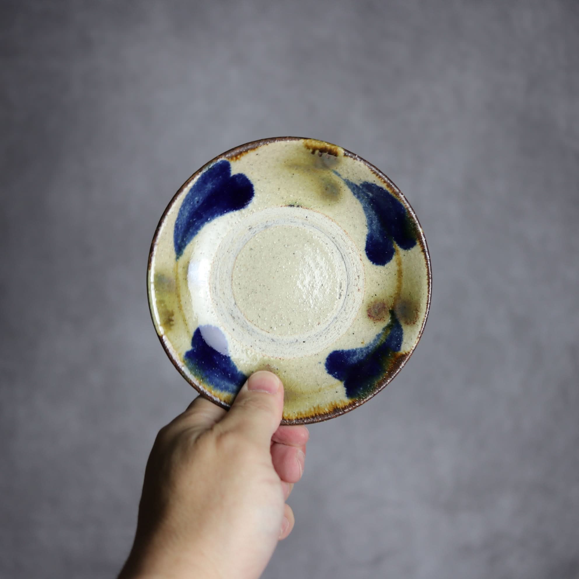 4寸皿1 呉須 緑釉 双葉紋 やちむん 陶器 北窯 松田共司工房 やちむん 陶器.