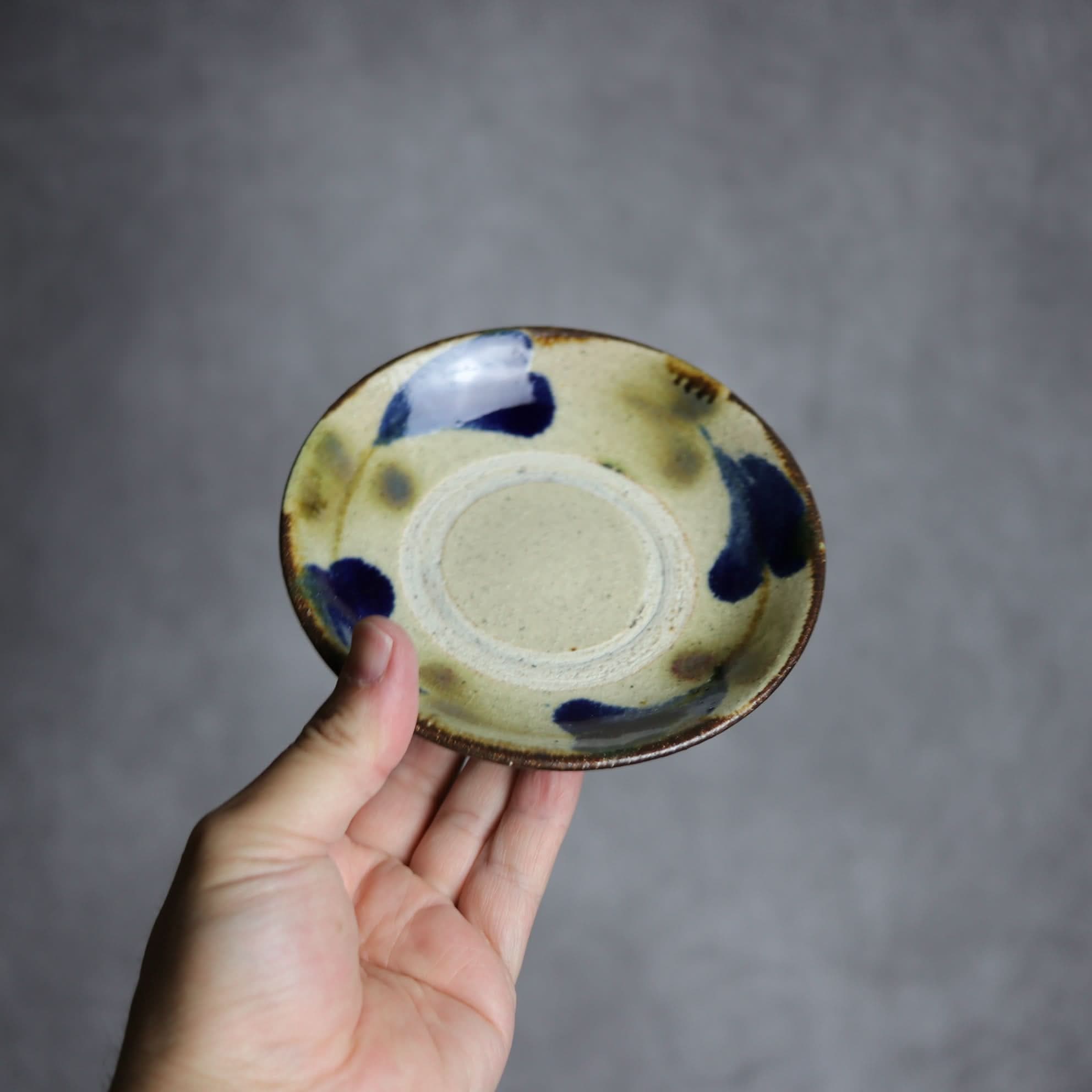 4寸皿1 呉須 緑釉 双葉紋 やちむん 陶器 北窯 松田共司工房 やちむん 陶器.