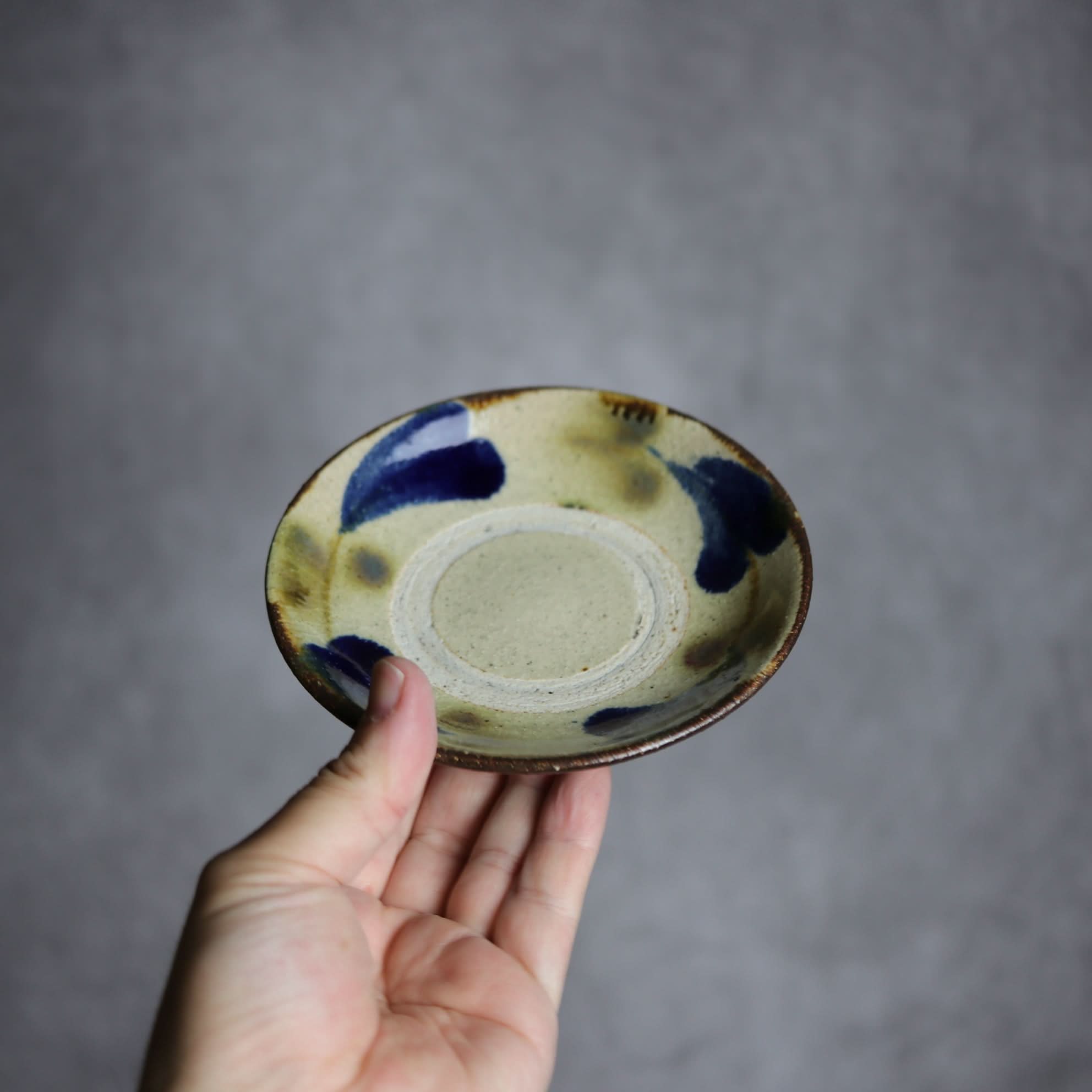 4寸皿1 呉須 緑釉 双葉紋 やちむん 陶器 北窯 松田共司工房 やちむん 陶器.