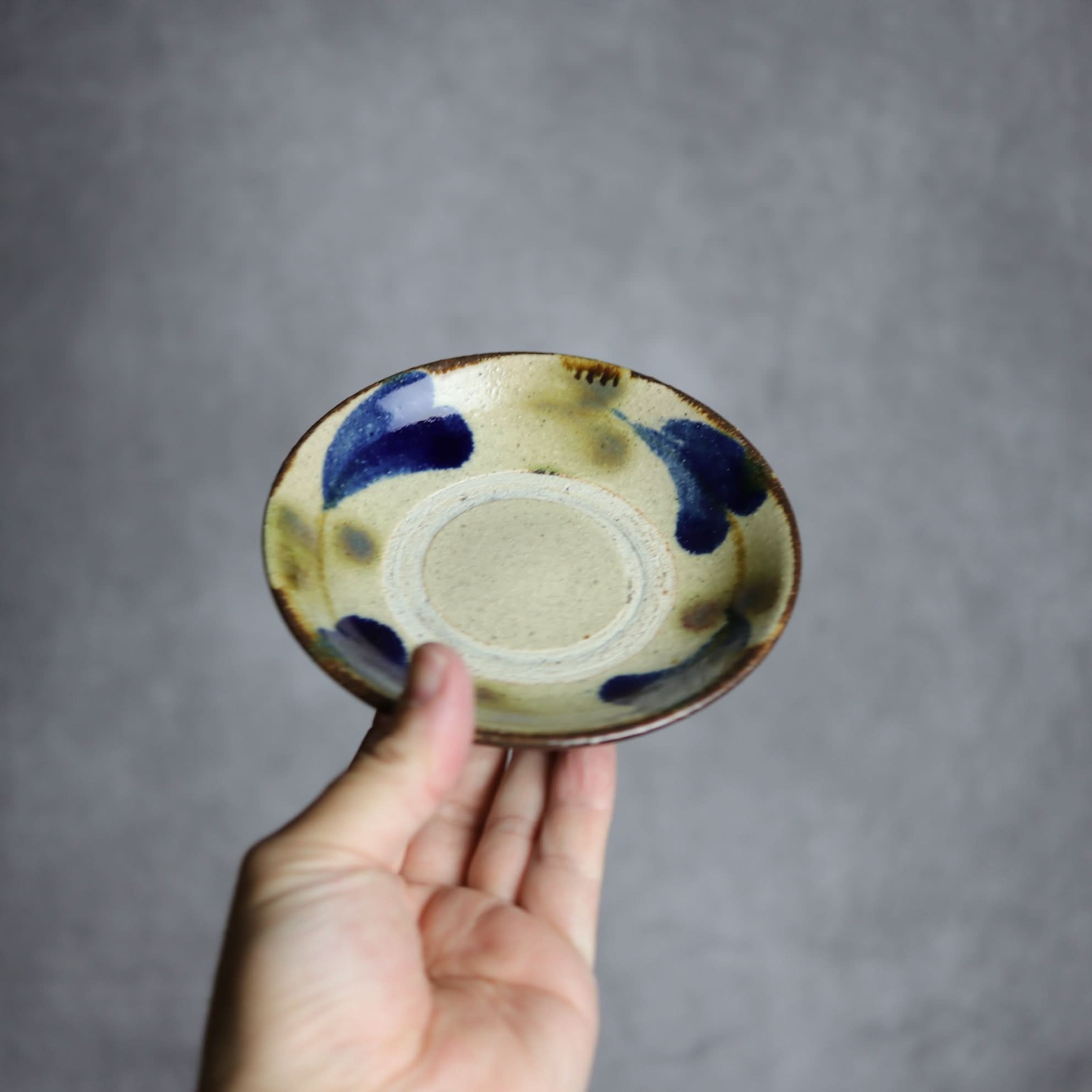 4寸皿1 呉須 緑釉 双葉紋 やちむん 陶器 北窯 松田共司工房 やちむん 陶器.