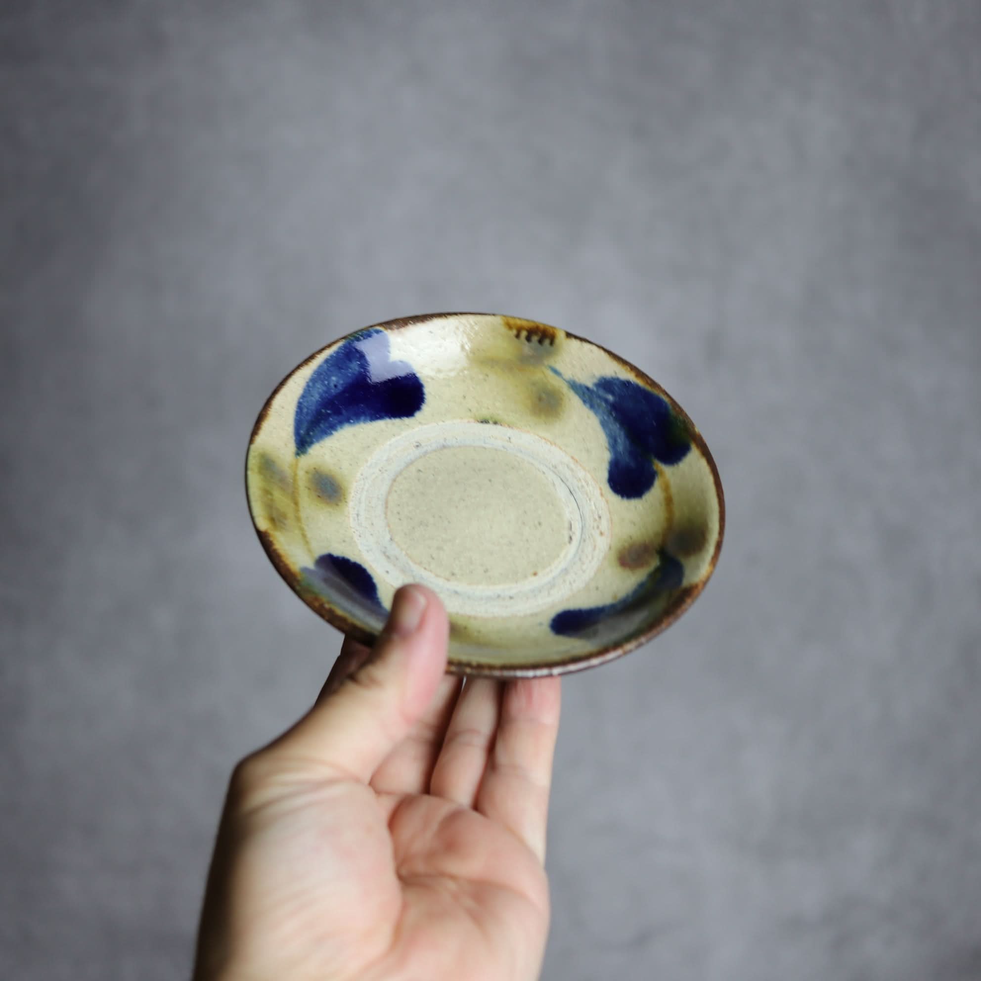 4寸皿1 呉須 緑釉 双葉紋 やちむん 陶器 北窯 松田共司工房 やちむん 陶器.