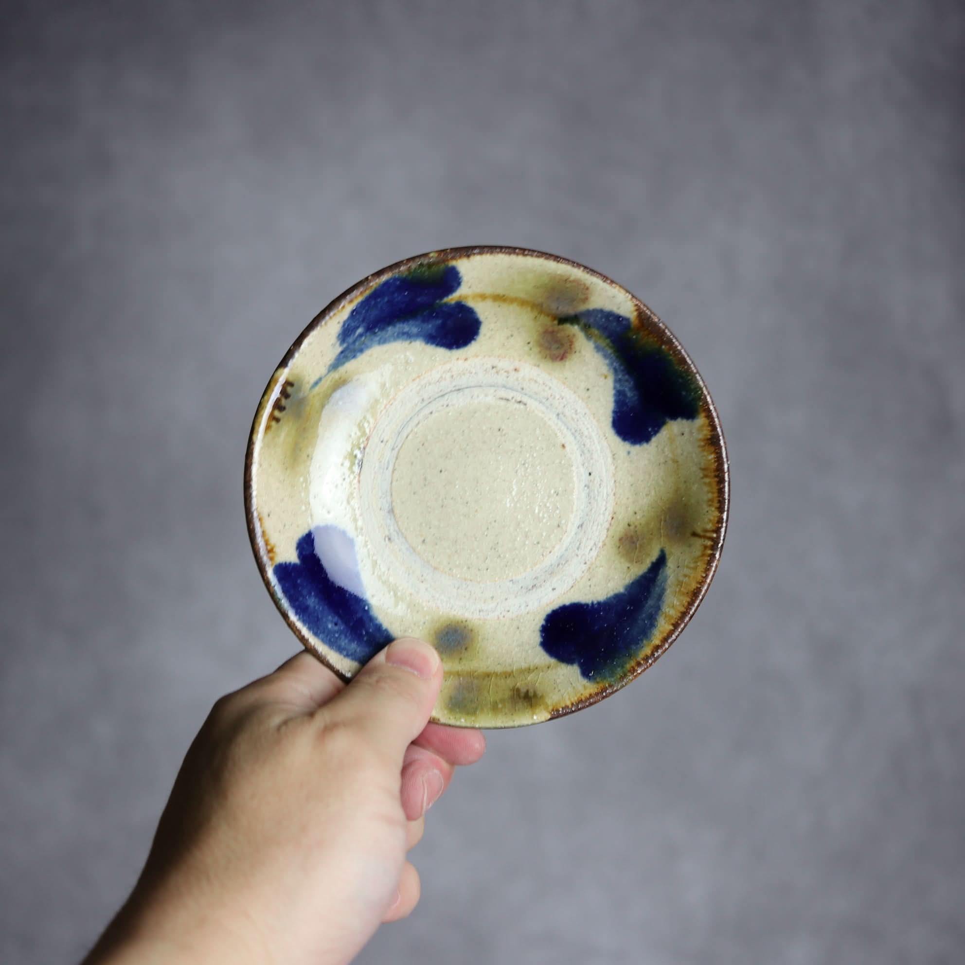 4寸皿1 呉須 緑釉 双葉紋 やちむん 陶器 北窯 松田共司工房 やちむん 陶器.