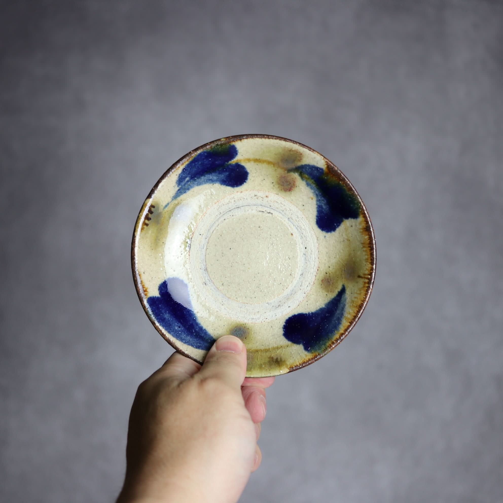 4寸皿1 呉須 緑釉 双葉紋 やちむん 陶器 北窯 松田共司工房 やちむん 陶器.