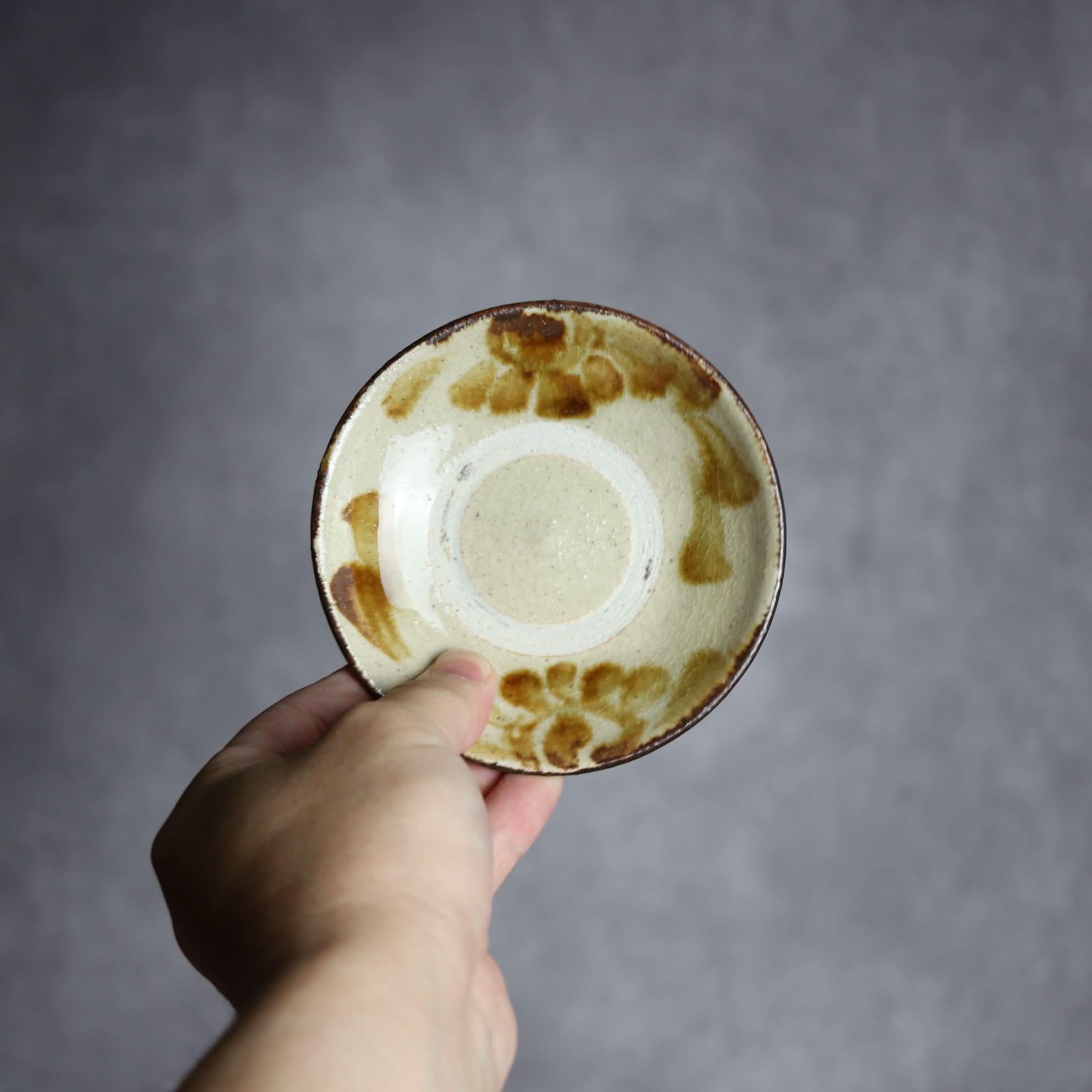 3.5寸皿1 飴釉 菊唐草 やちむん 陶器 北窯 松田共司工房 やちむん 陶器.