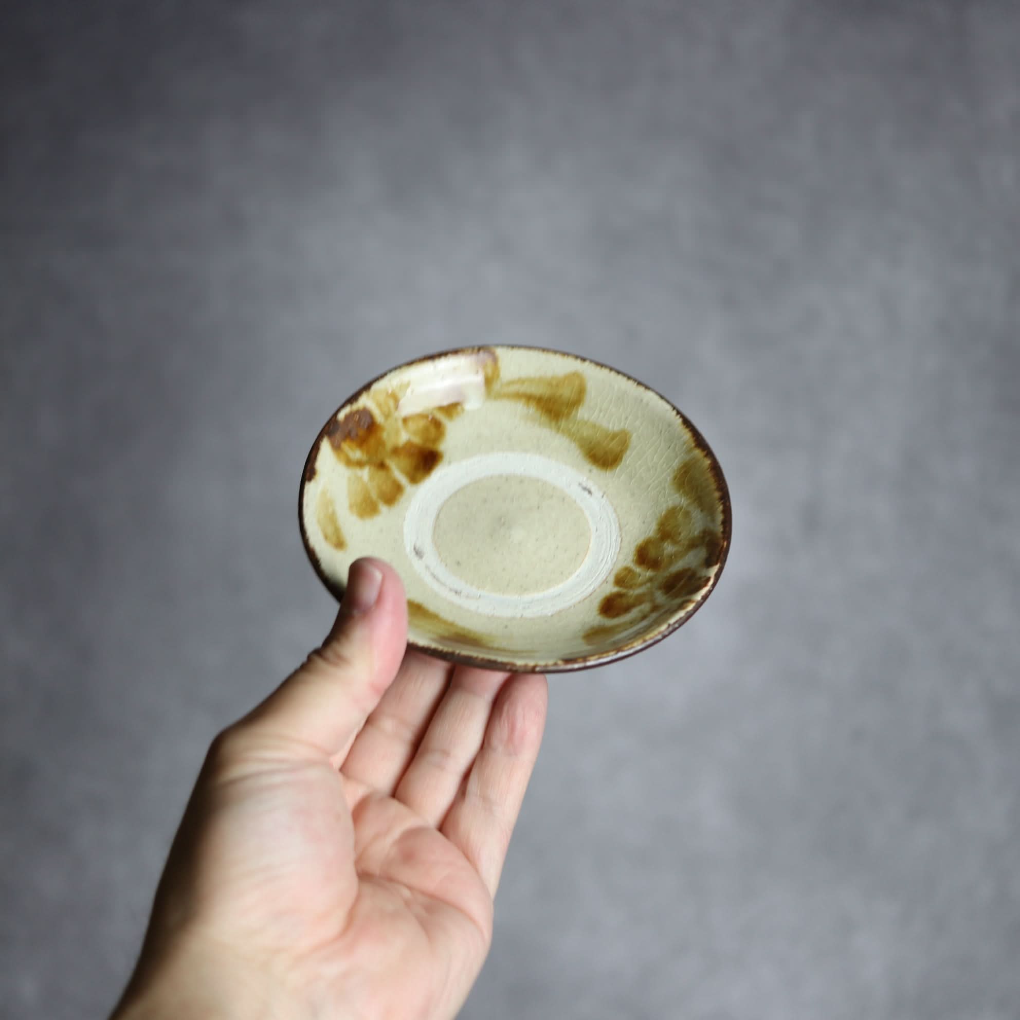 3.5寸皿1 飴釉 菊唐草 やちむん 陶器 北窯 松田共司工房 やちむん 陶器.