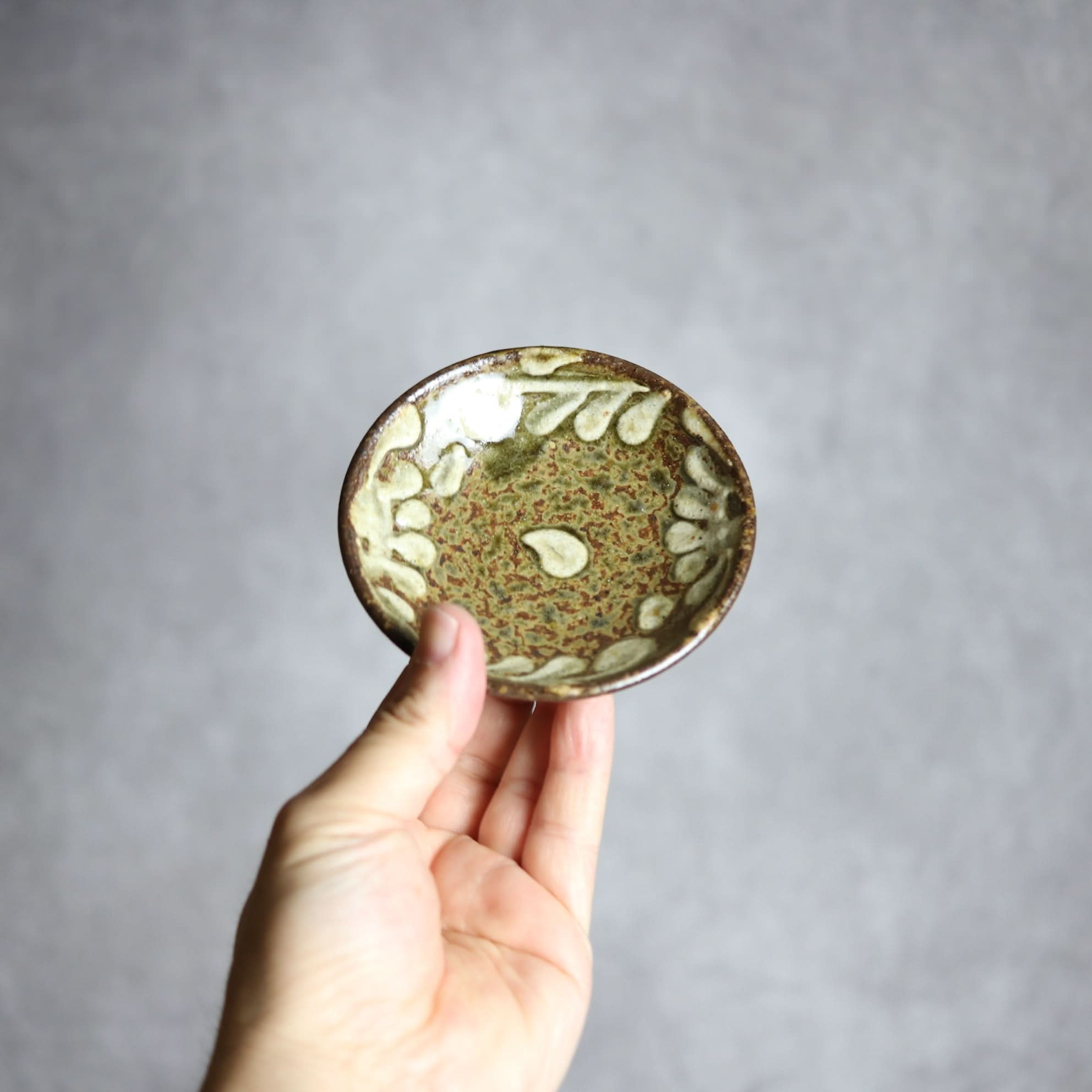 3寸皿1 イッチン 菊唐草 やちむん 陶器 北窯 松田共司工房 やちむん 陶器.