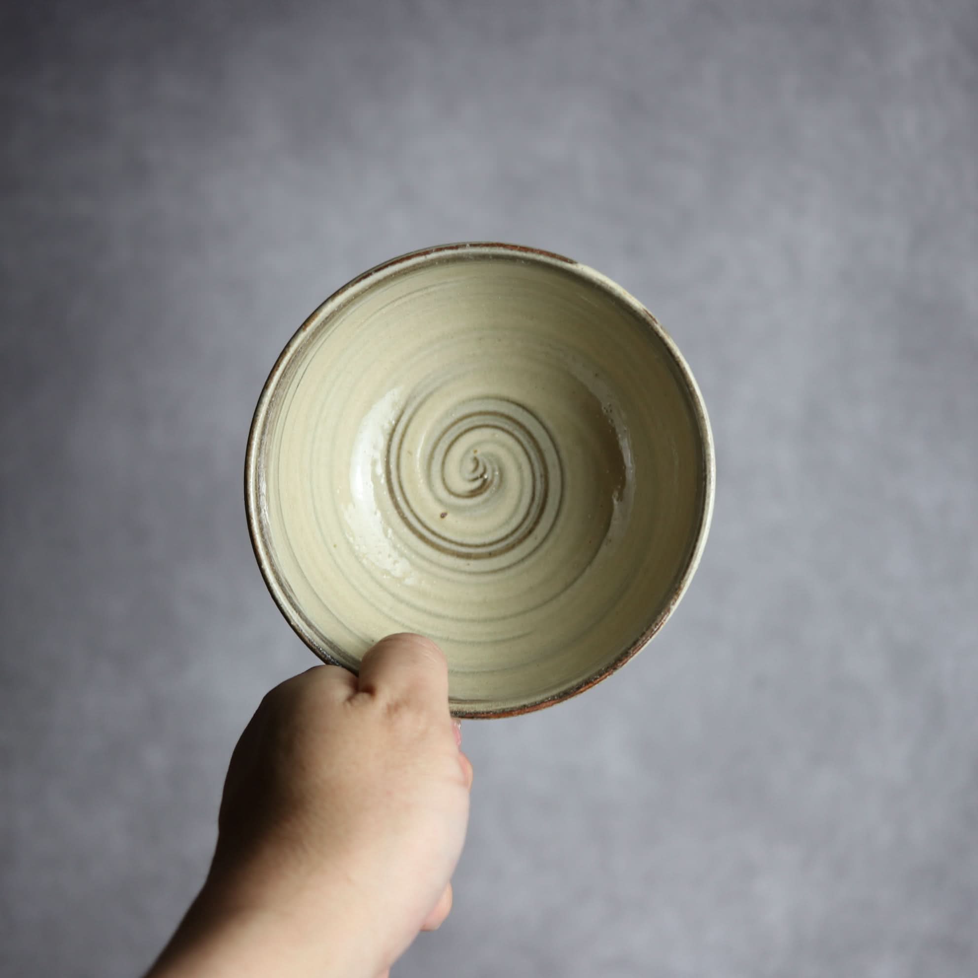 4寸鉢1 飴釉 刷毛目 点打 やちむん 陶器 北窯 松田米司工房 やちむん 陶器.