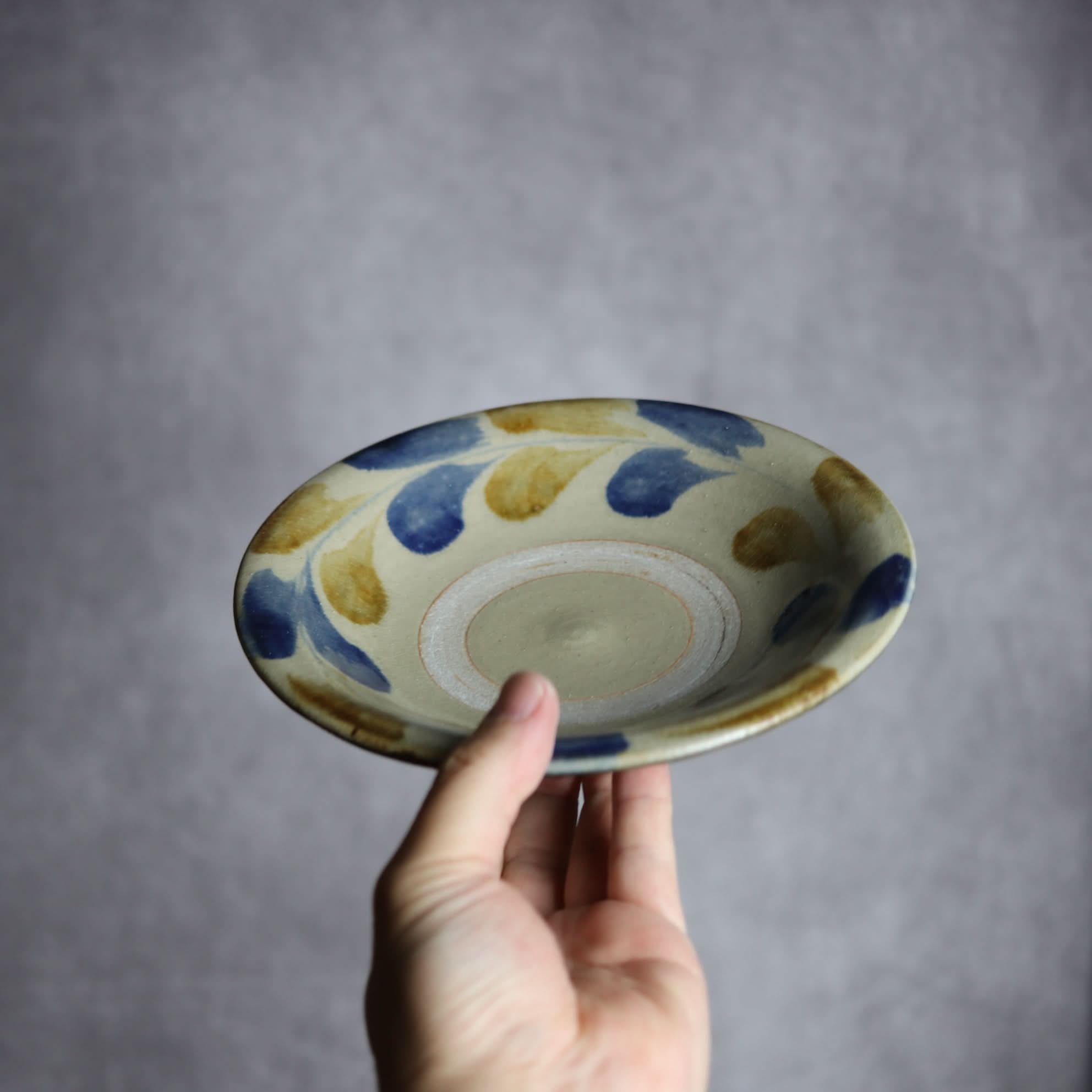 6寸皿1 飴 呉須釉 双葉紋 やちむん 陶器 北窯 松田米司工房 やちむん 陶器.
