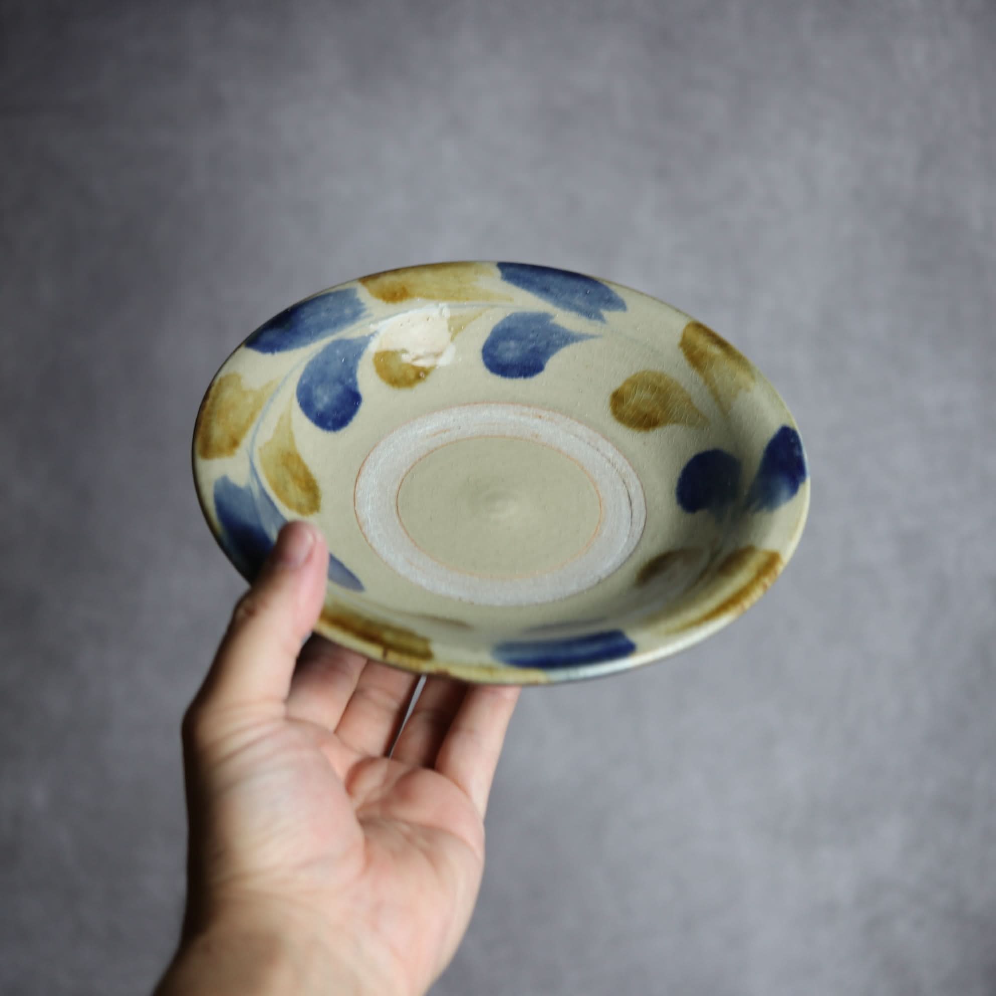 6寸皿1 飴 呉須釉 双葉紋 やちむん 陶器 北窯 松田米司工房 やちむん 陶器.