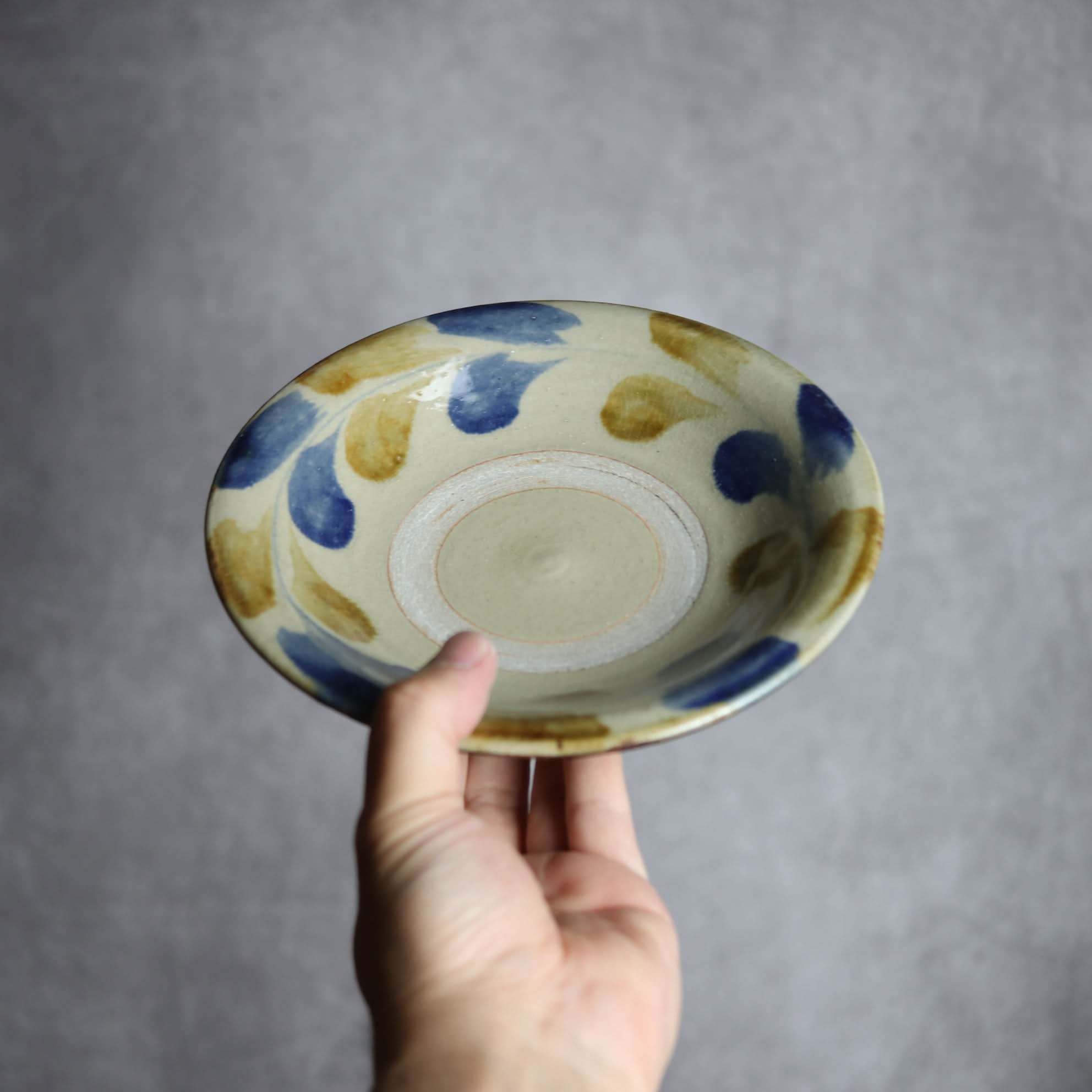 6寸皿1 飴 呉須釉 双葉紋 やちむん 陶器 北窯 松田米司工房 やちむん 陶器.