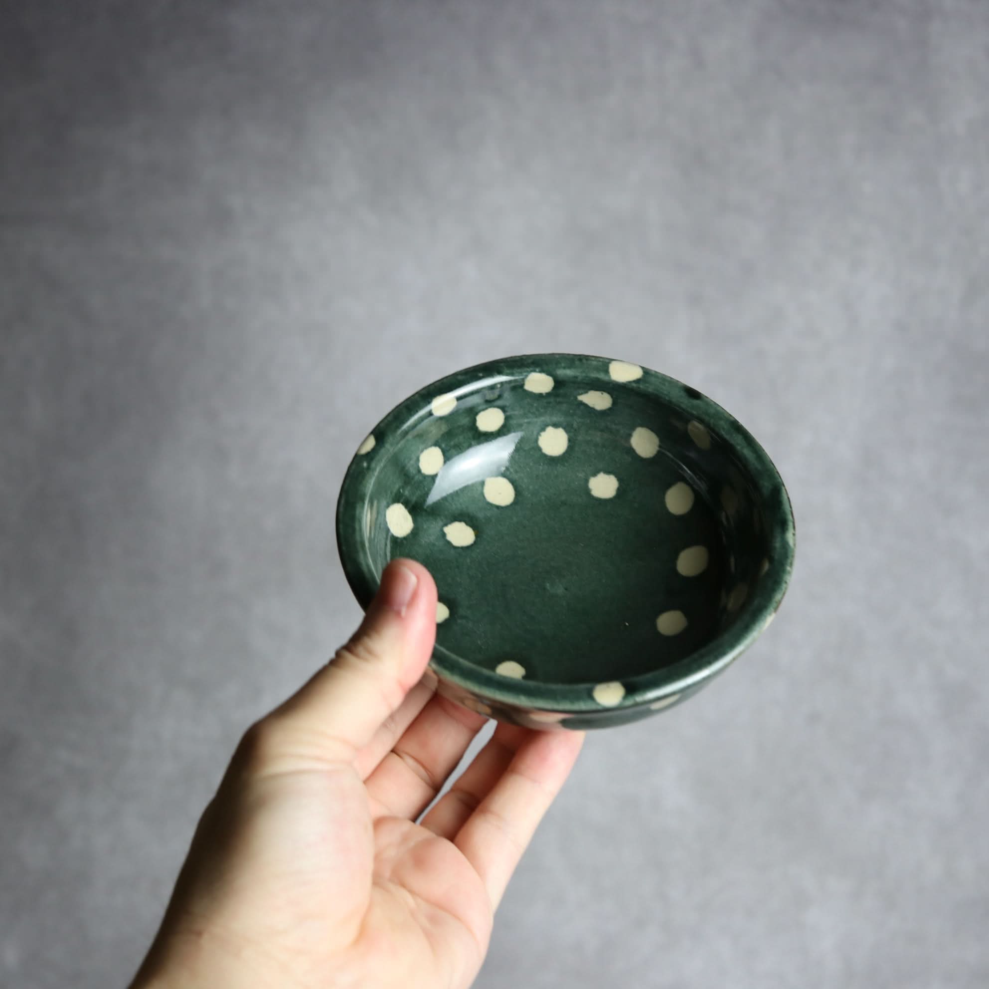 4寸鉢 呉須釉 蝋抜 点打 やちむん 陶器 真南風工房 やちむん 陶器.
