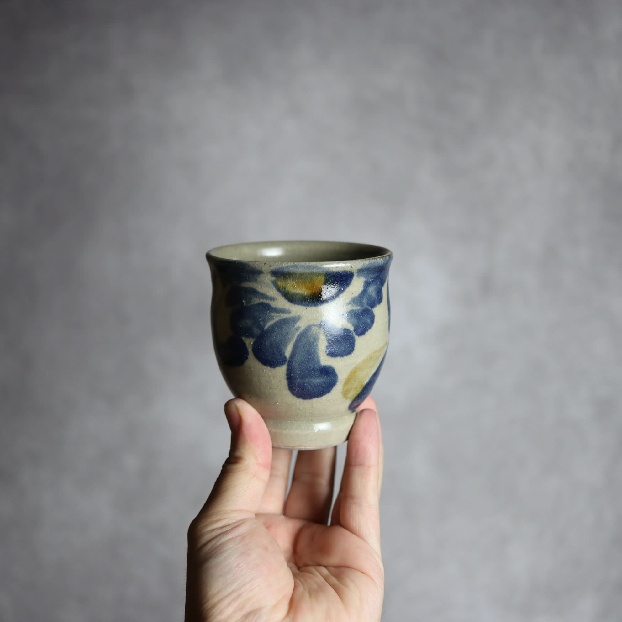 湯呑2 飴 呉須釉 菊唐草 やちむん 陶器 北窯 松田米司工房 やちむん 陶器.