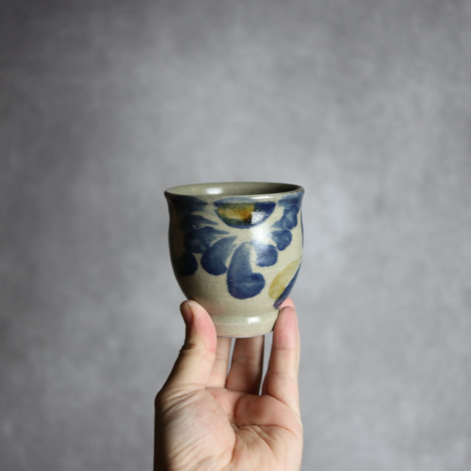 湯呑2 飴 呉須釉 菊唐草 やちむん 陶器 北窯 松田米司工房 やちむん 陶器.