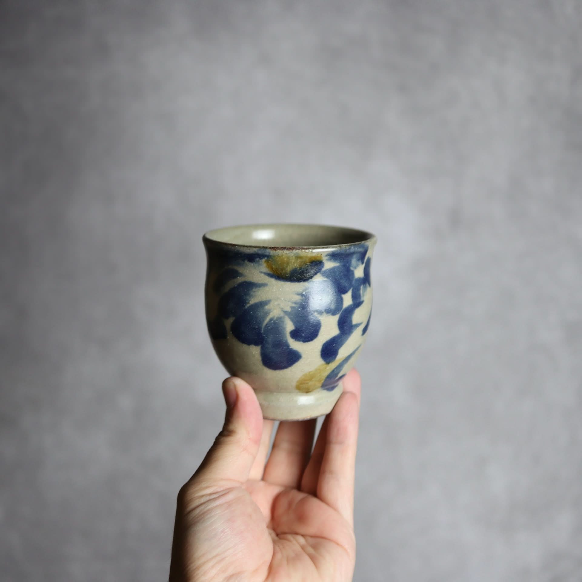 湯呑2 飴 呉須釉 菊唐草 やちむん 陶器 北窯 松田米司工房 やちむん 陶器.