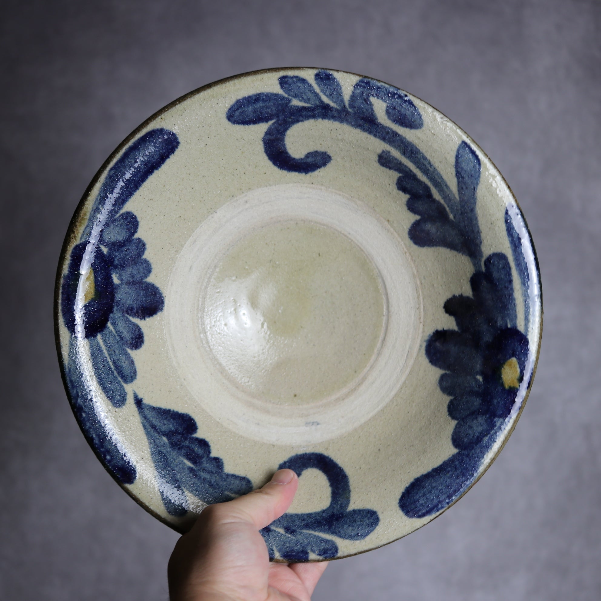 北窯 宮城正享工房 - 9寸皿1 呉須釉 菊唐草 やちむん 陶器 北窯 宮城正享工房 - mundasui