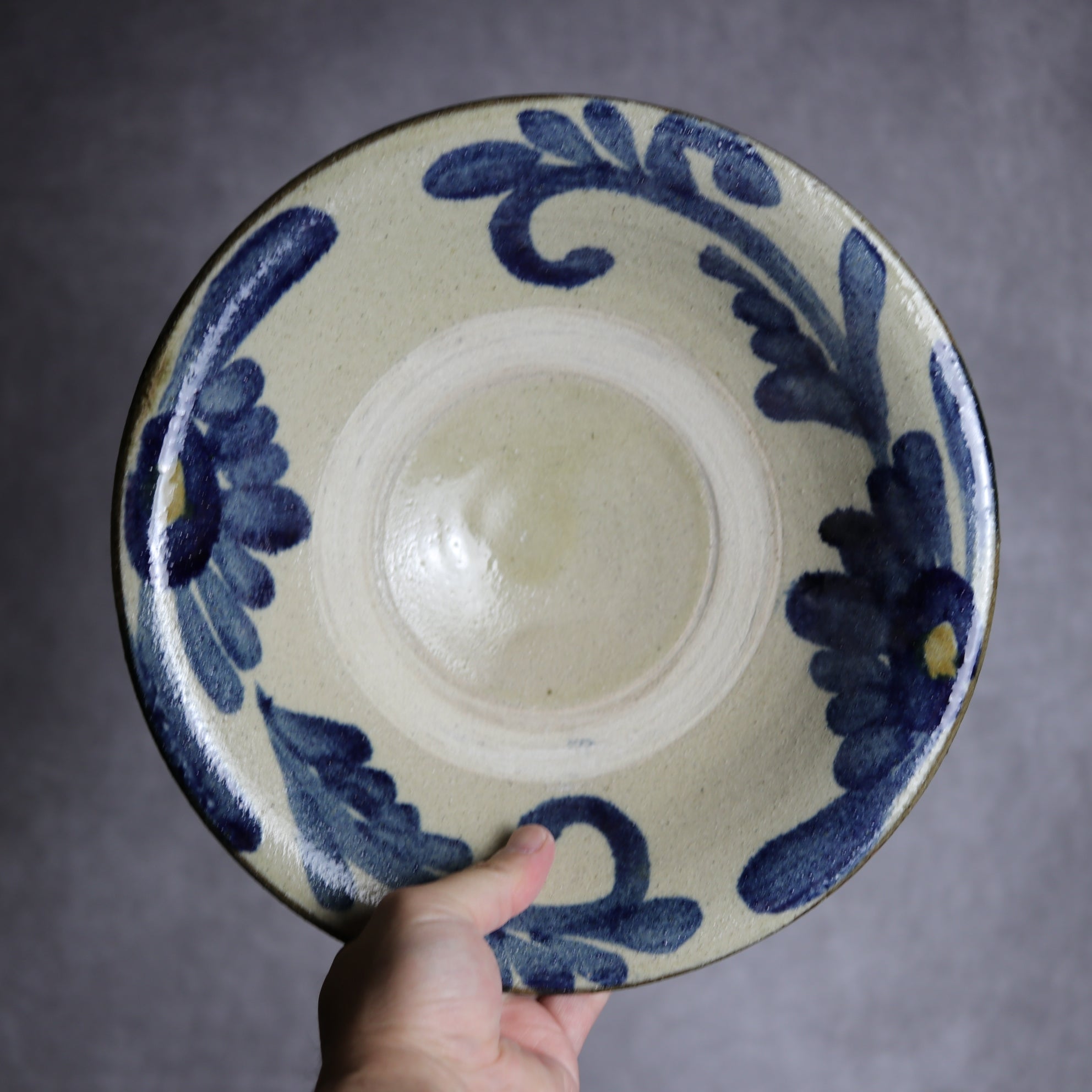 北窯 宮城正享工房 - 9寸皿1 呉須釉 菊唐草 やちむん 陶器 北窯 宮城正享工房 - mundasui