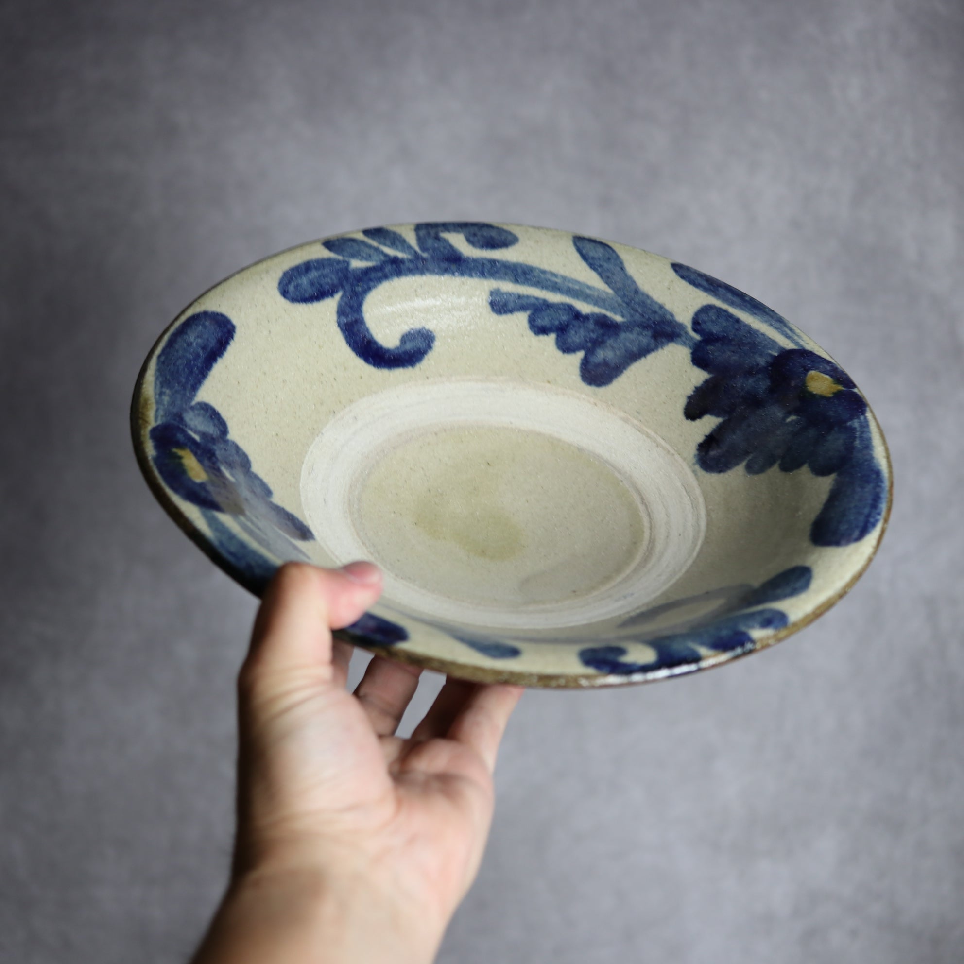 北窯 宮城正享工房 - 9寸皿1 呉須釉 菊唐草 やちむん 陶器 北窯 宮城正享工房 - mundasui