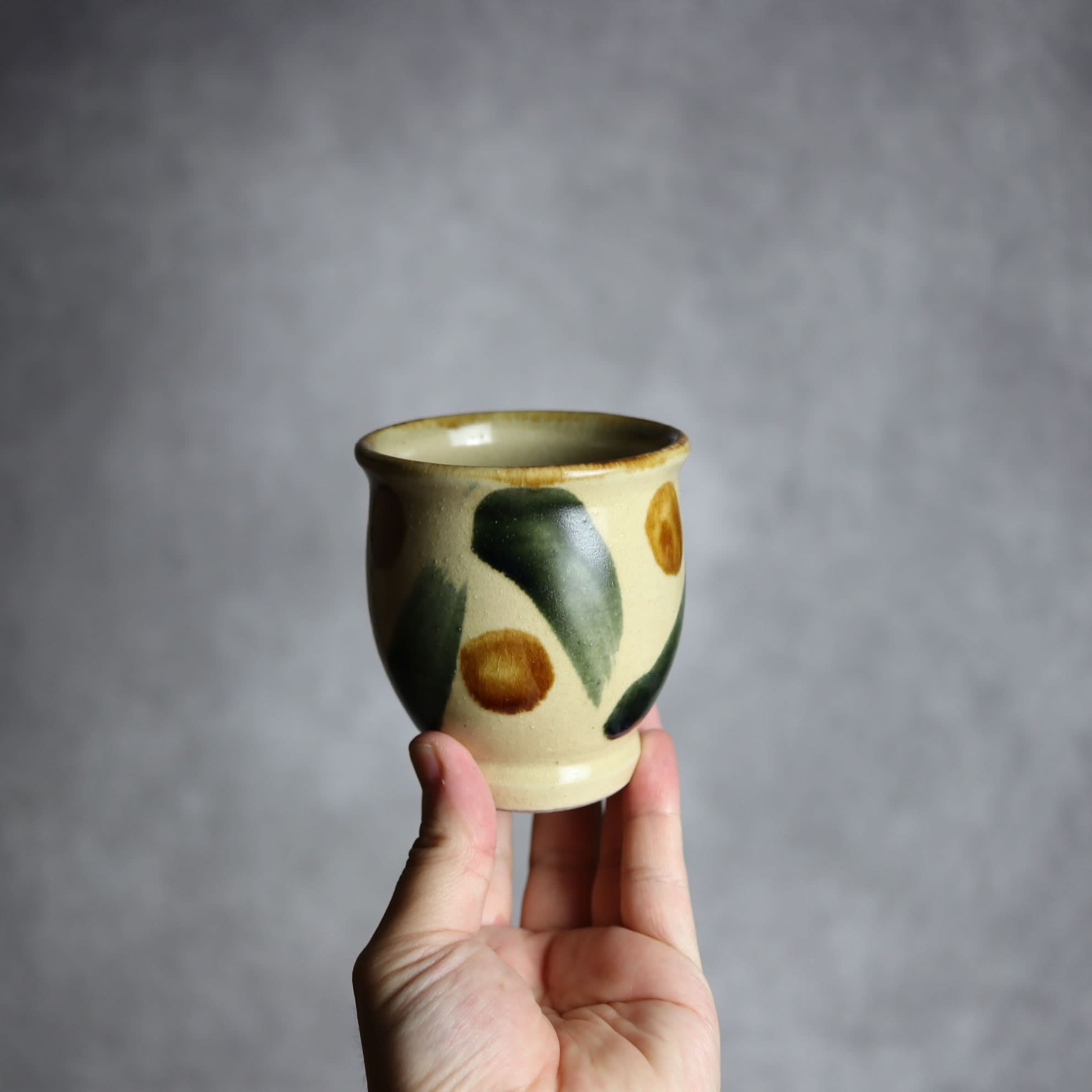 湯呑1 飴 呉須釉 点打 やちむん 陶器 北窯 松田米司工房 やちむん 陶器.